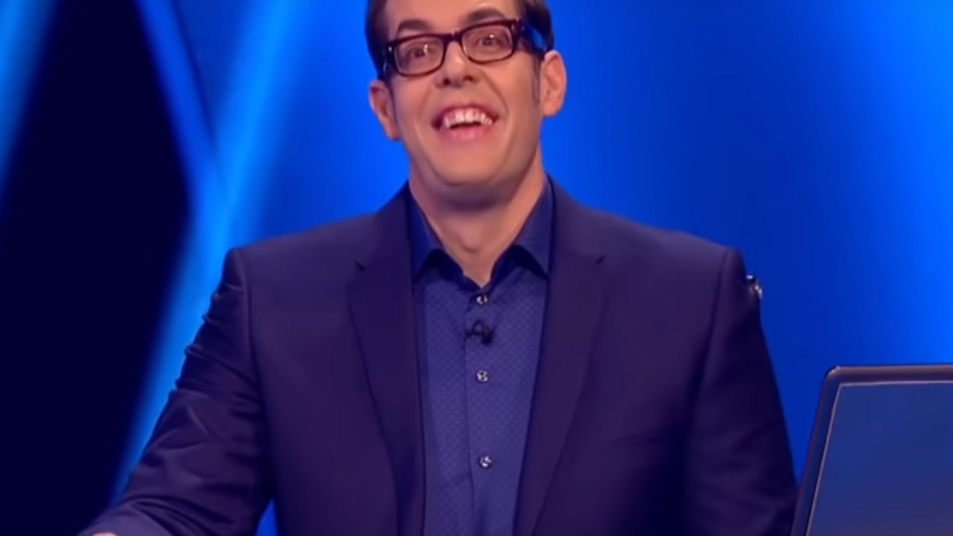 Pointless Celebrities background