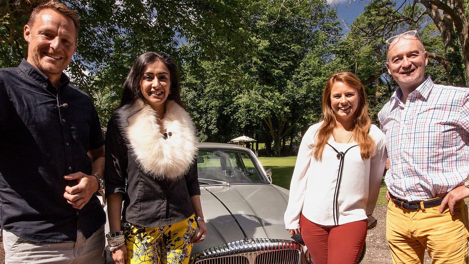 Celebrity Antiques Road Trip background