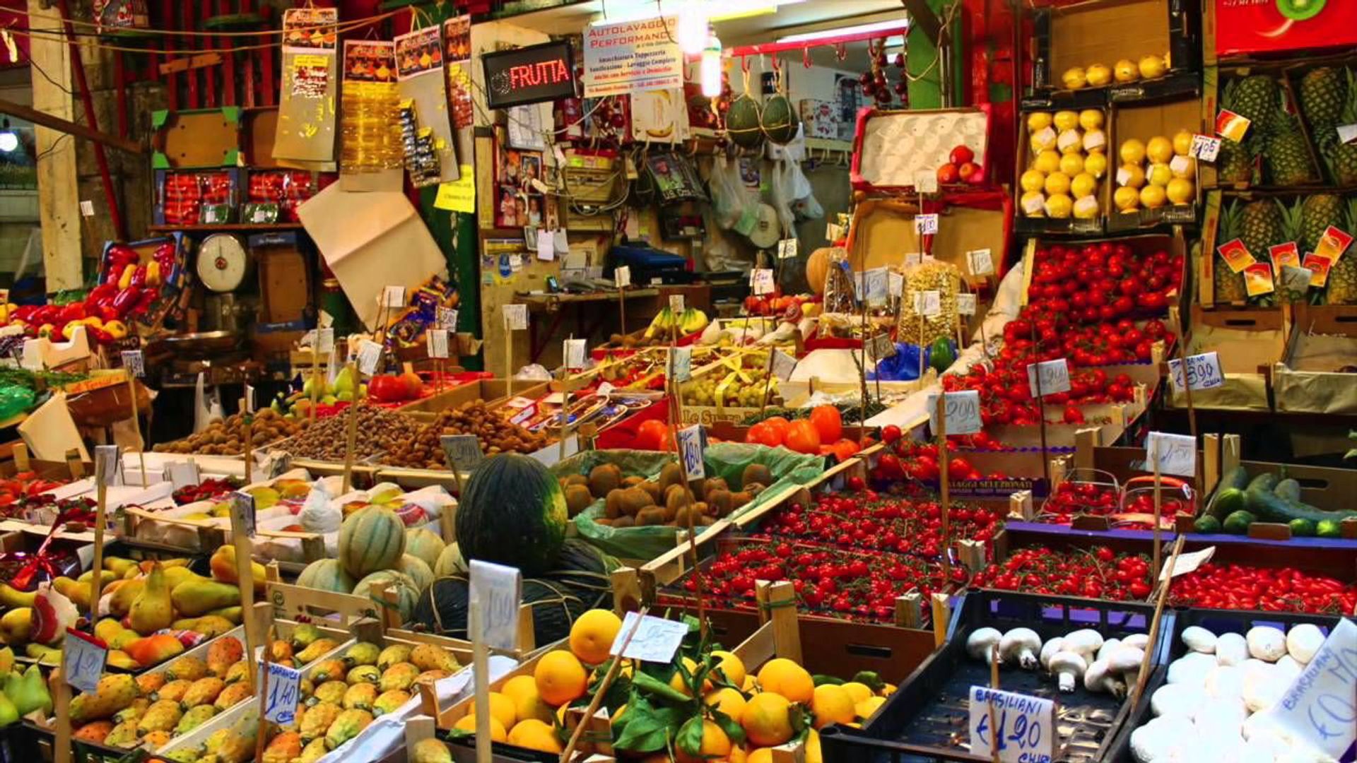 Food Markets: In the Belly of the City background