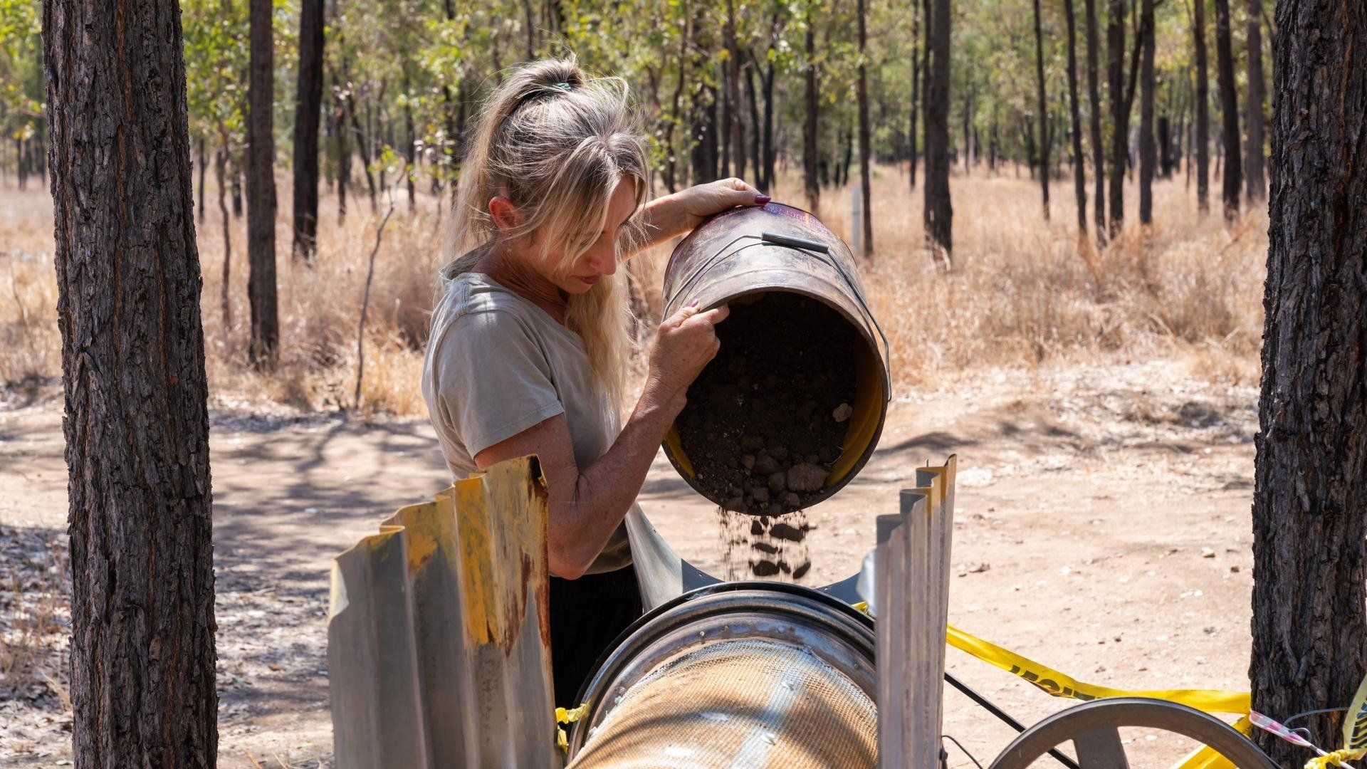 Gem Hunters Down Under background