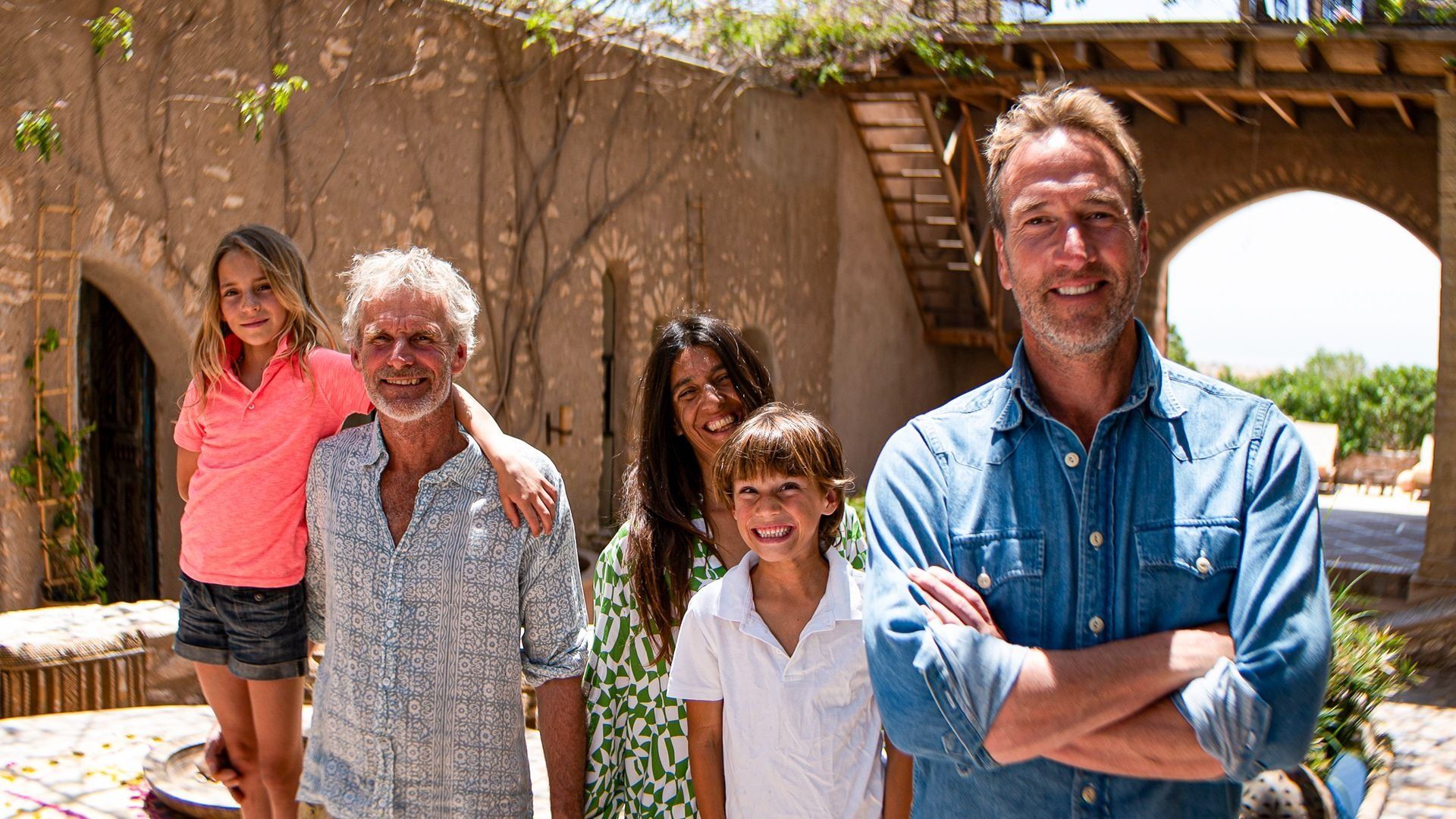 Ben Fogle: New Lives in the Wild background