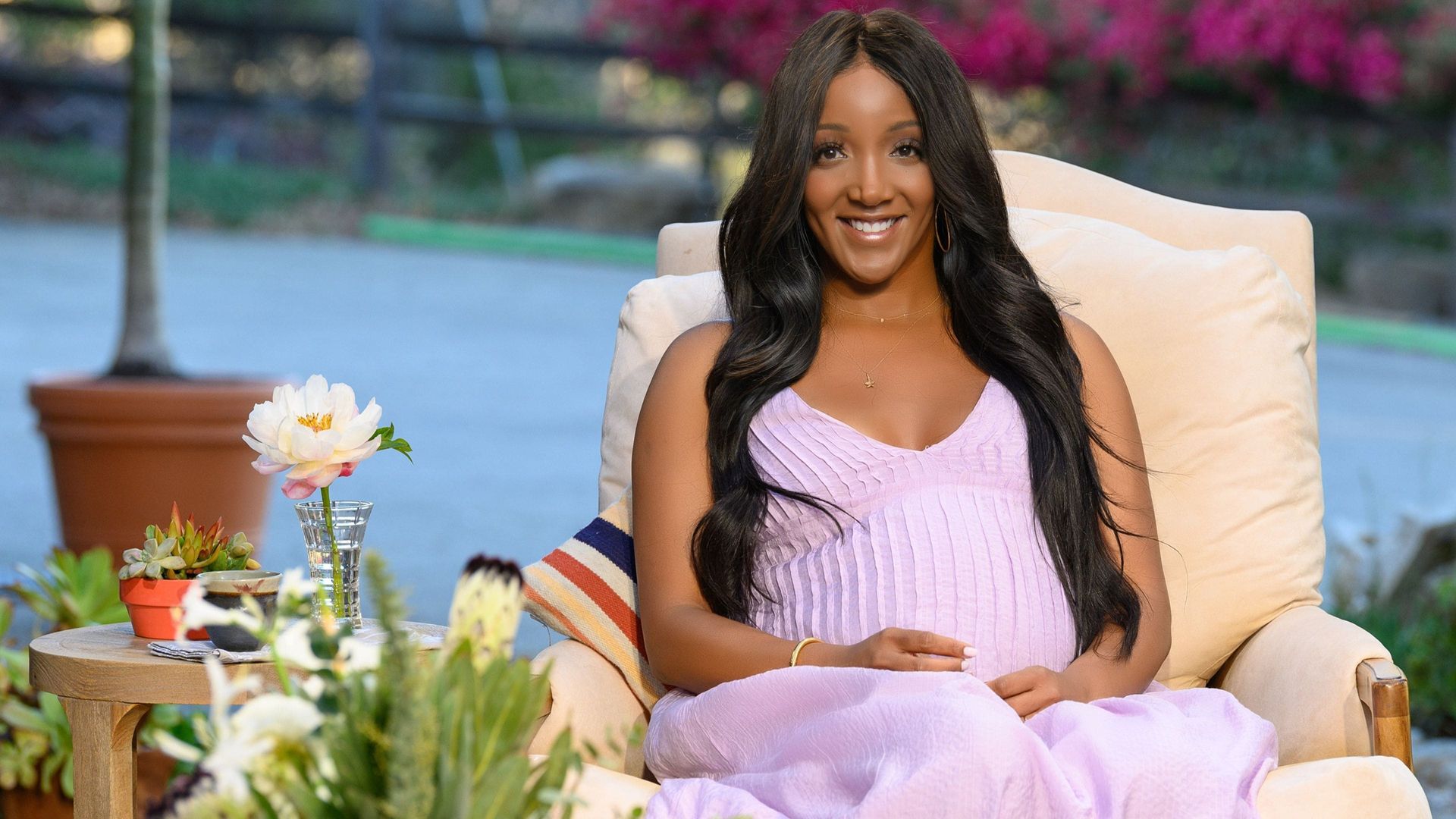 Turning the Tables with Robin Roberts background