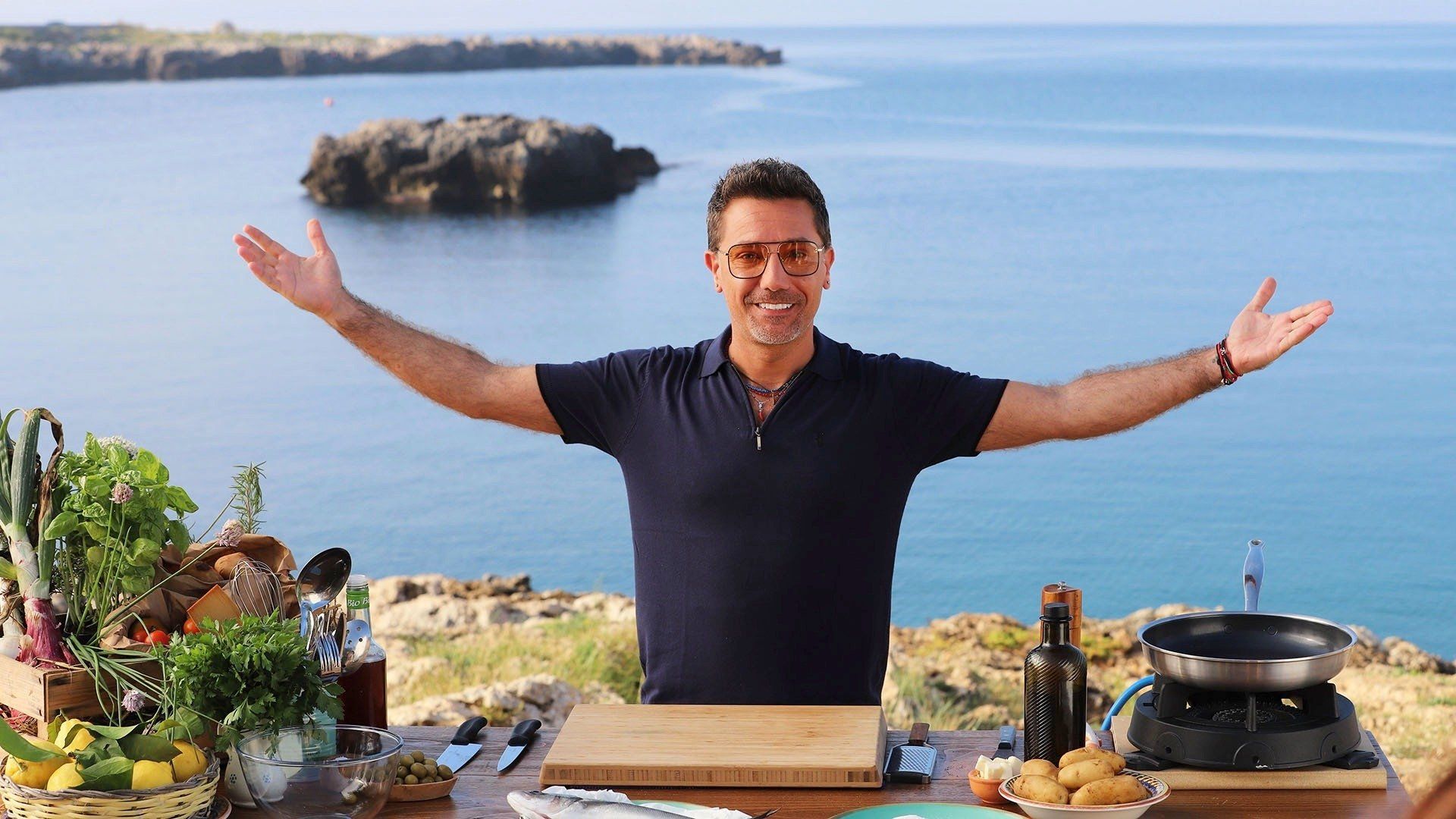 Gino's Italy: Secrets of the South background