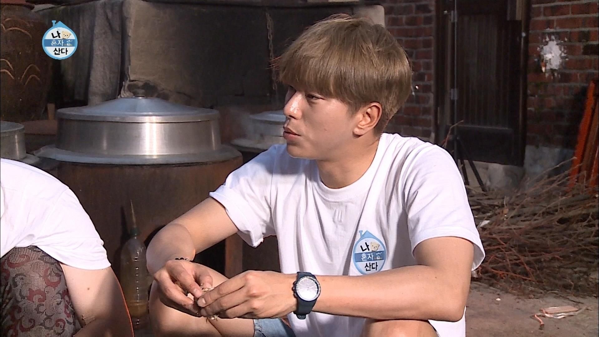 I Live Alone background