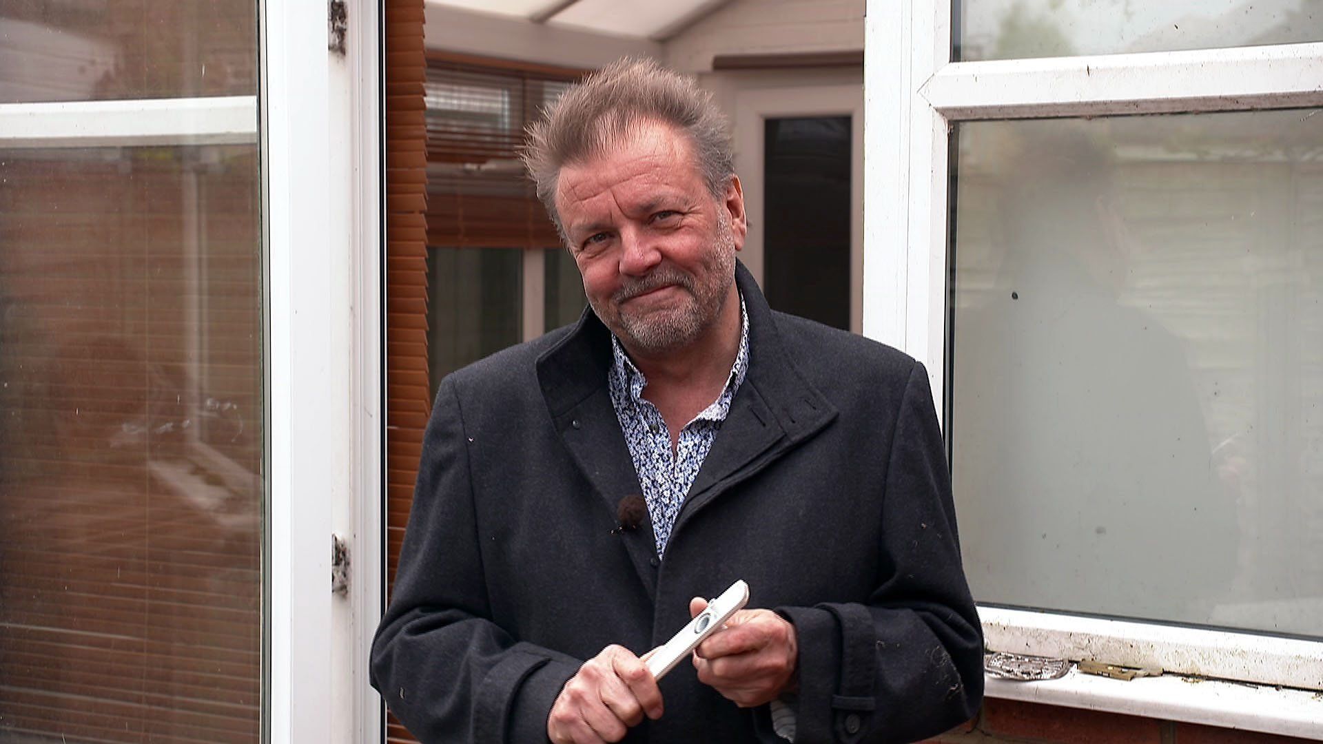 Homes Under the Hammer background