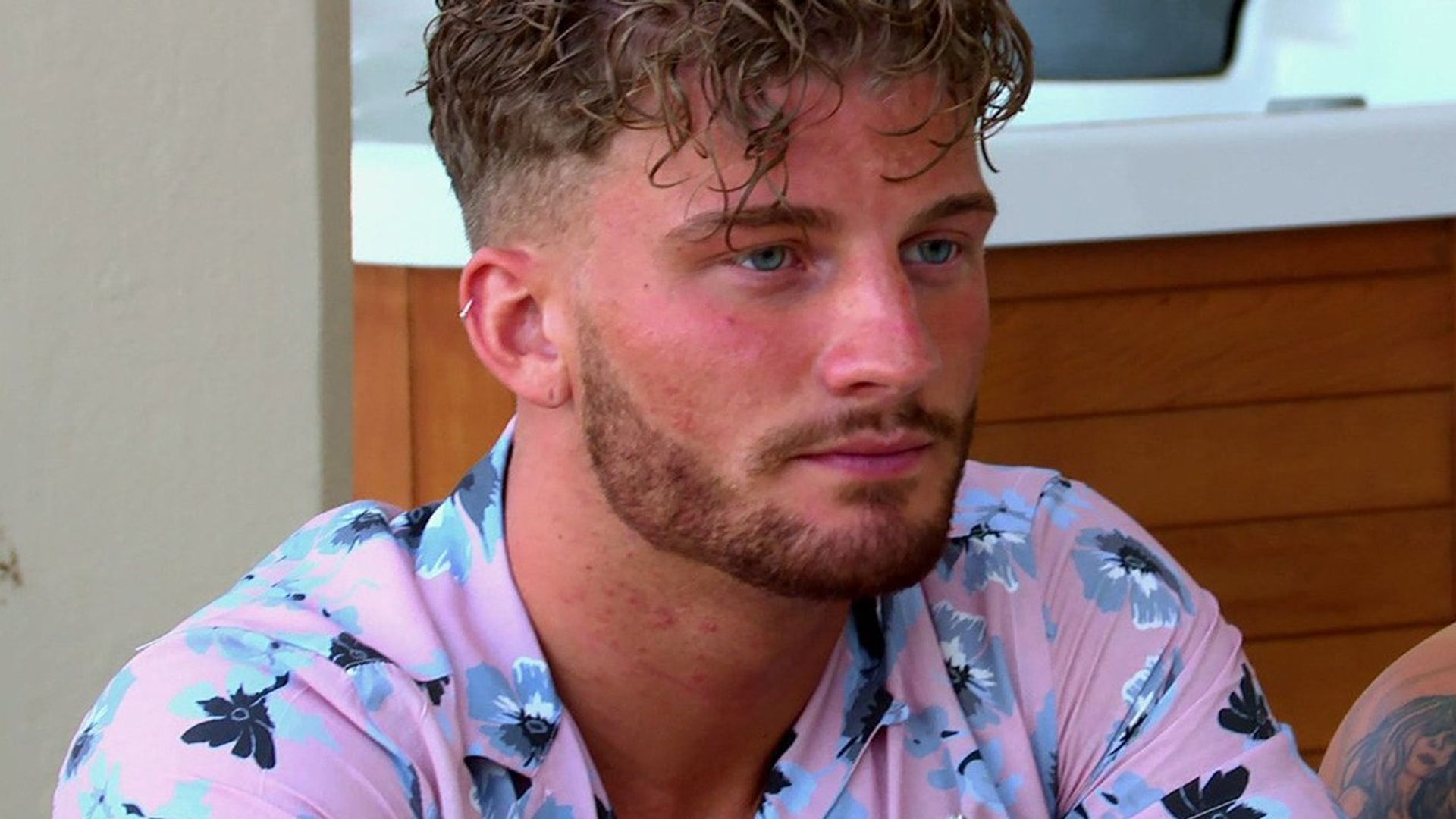 Ex on the Beach background
