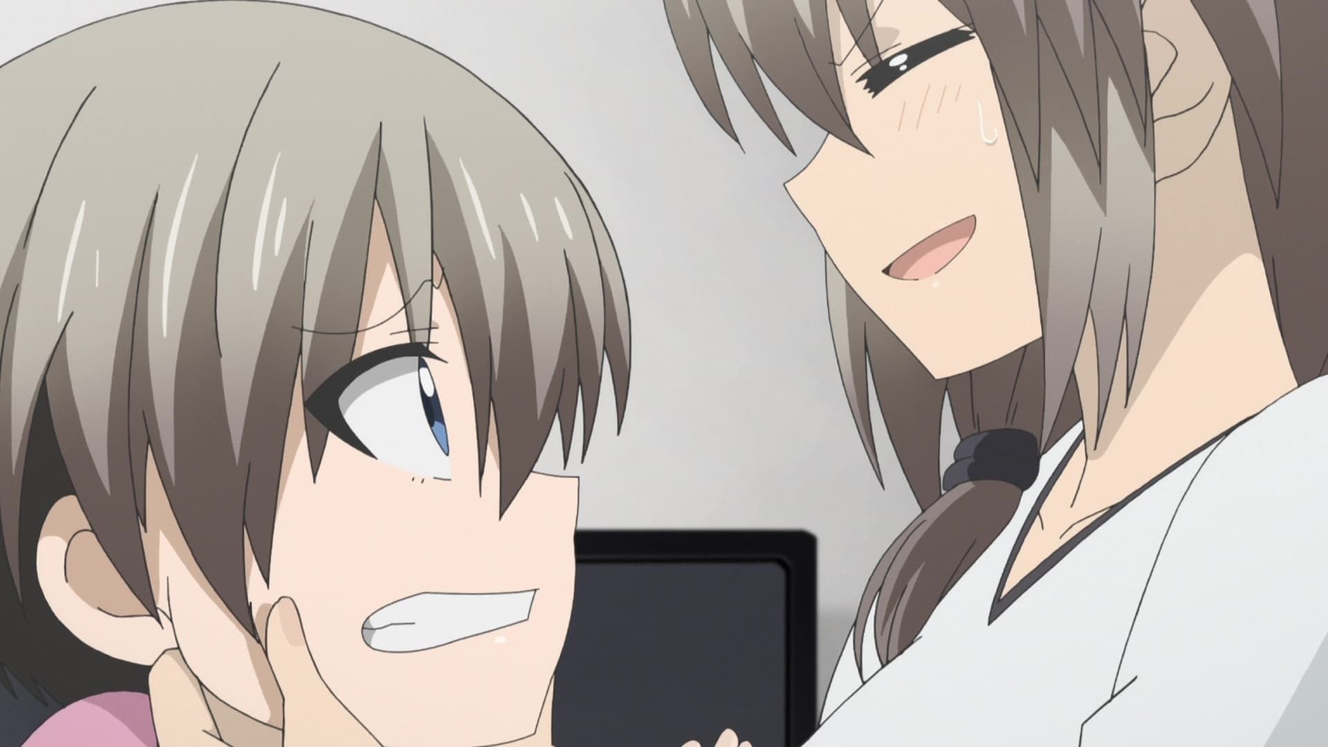 Uzaki-chan Wants to Hang Out! background