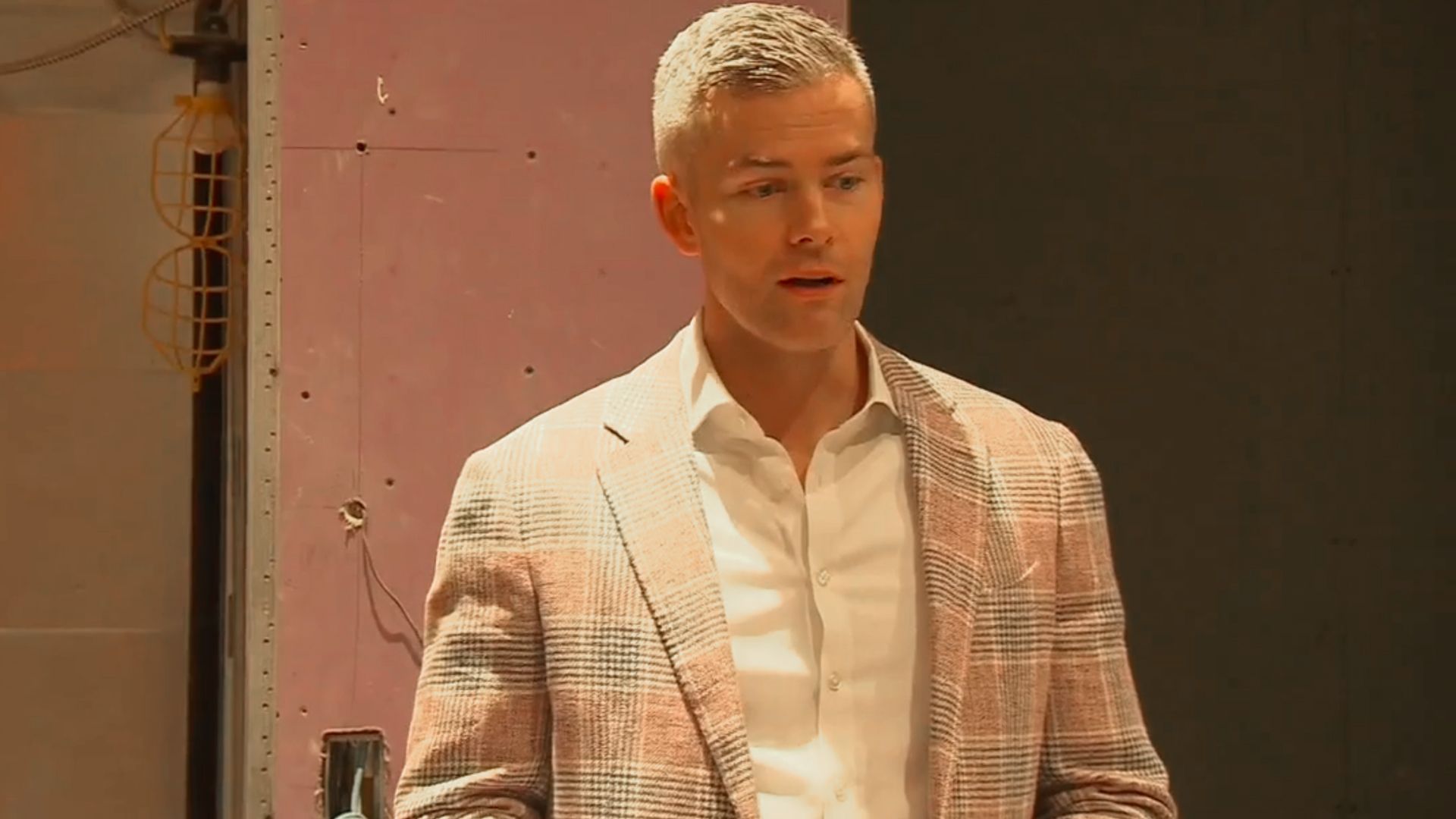 Million Dollar Listing: Ryan's Renovation background