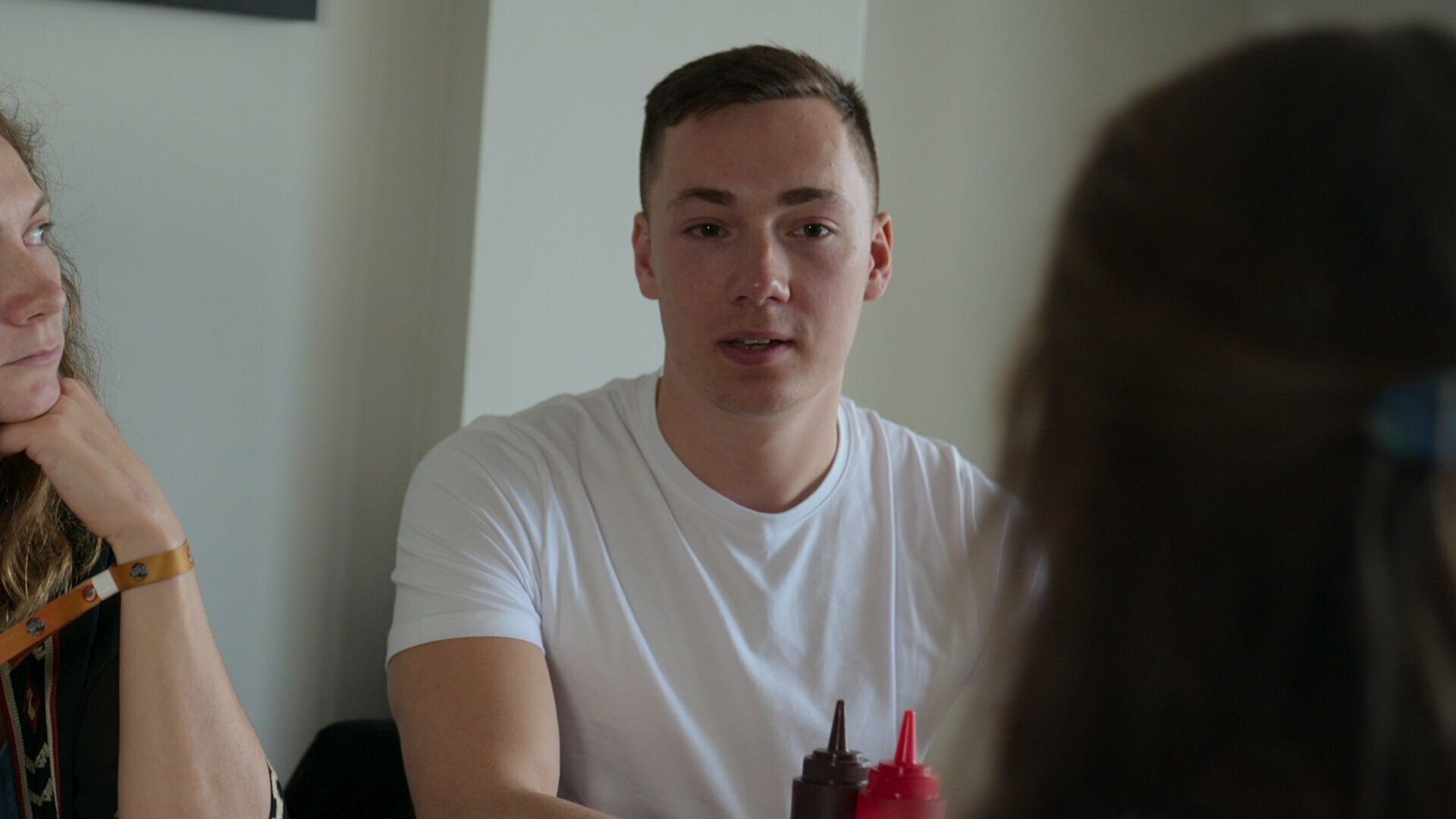 The Puppet Master: Hunting the Ultimate Conman background