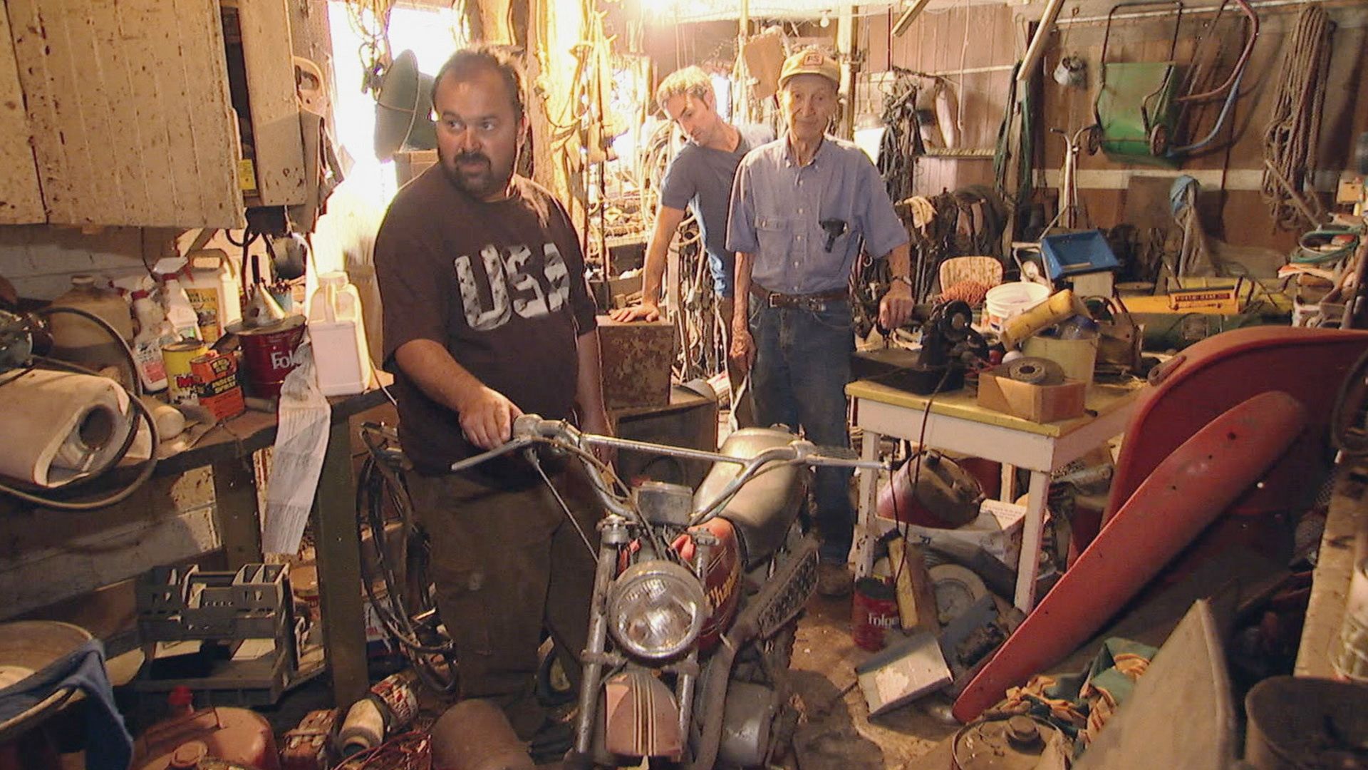 American Pickers: Best Of background