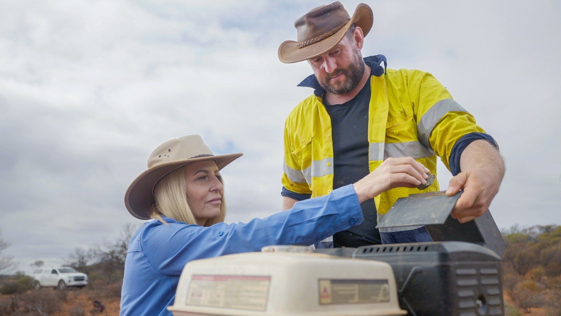 Aussie Gold Hunters background