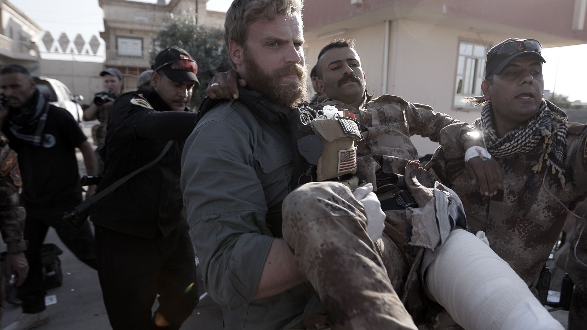 Hunting ISIS background