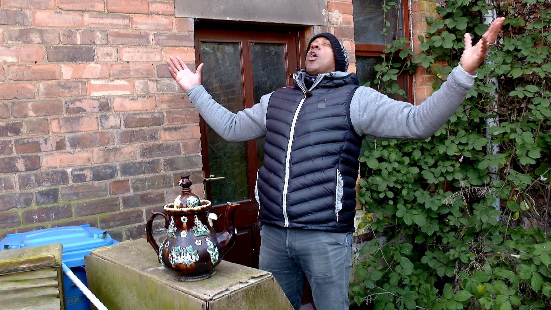 Homes Under the Hammer background