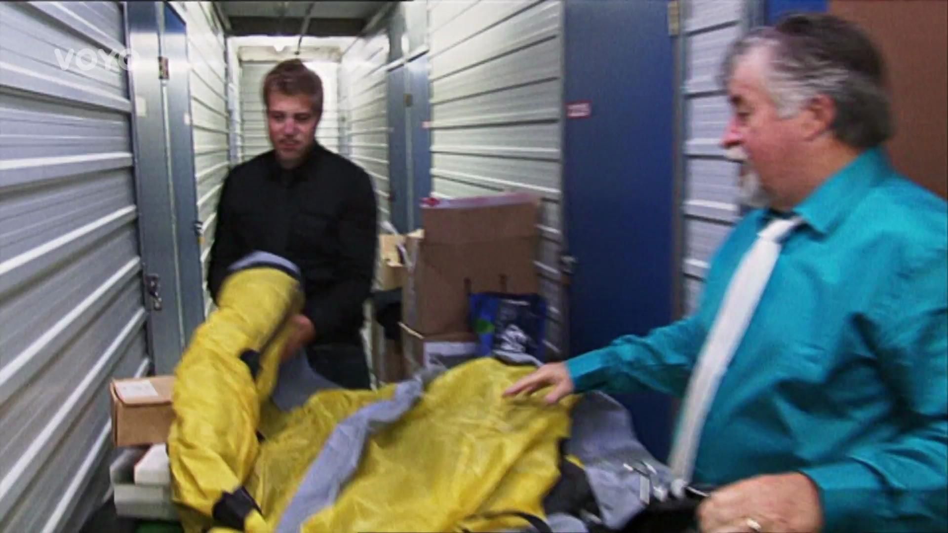 Storage Wars: Northern Treasures background