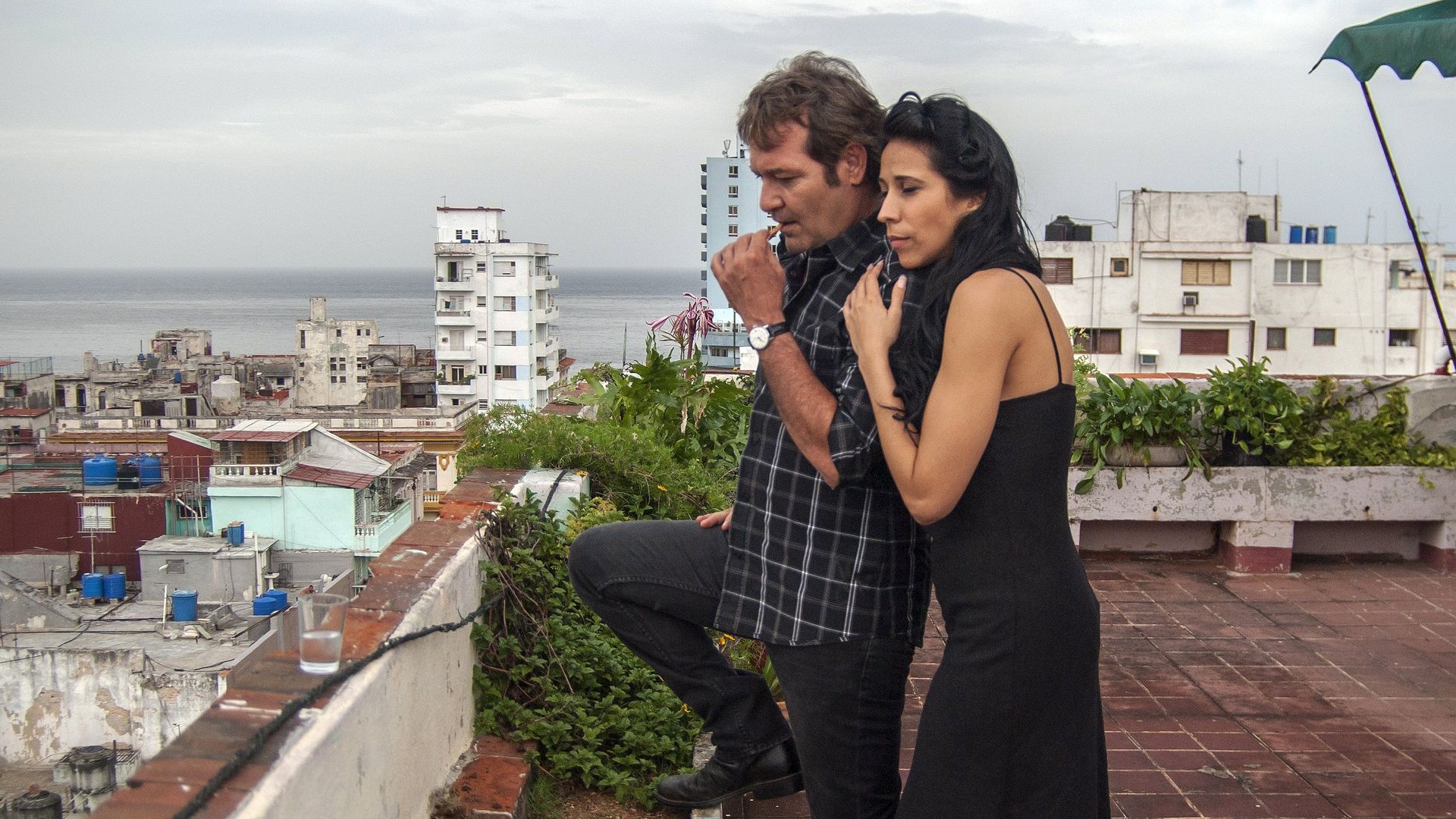 Four Seasons in Havana background