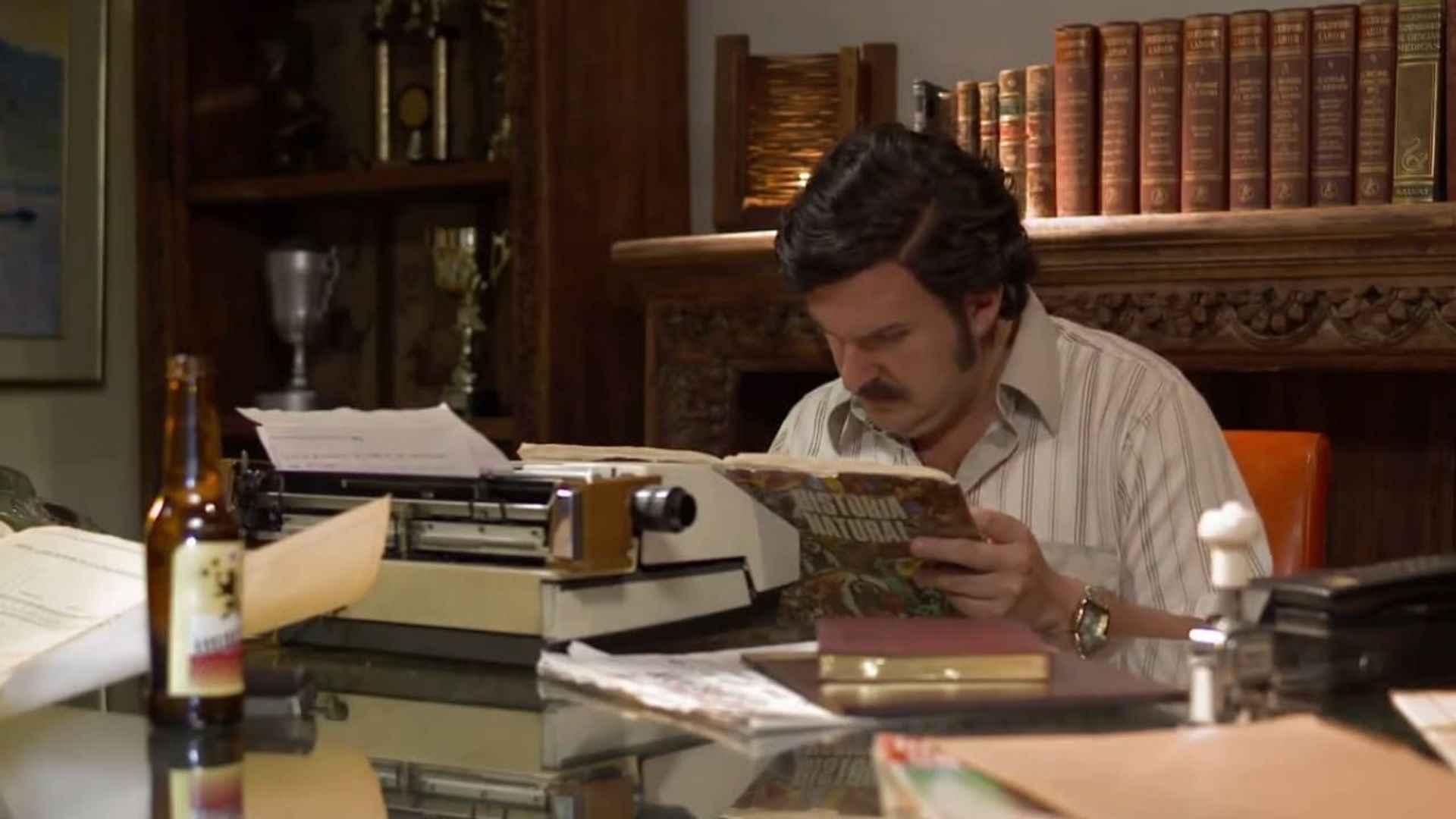 Pablo Escobar: El Patrón del Mal background