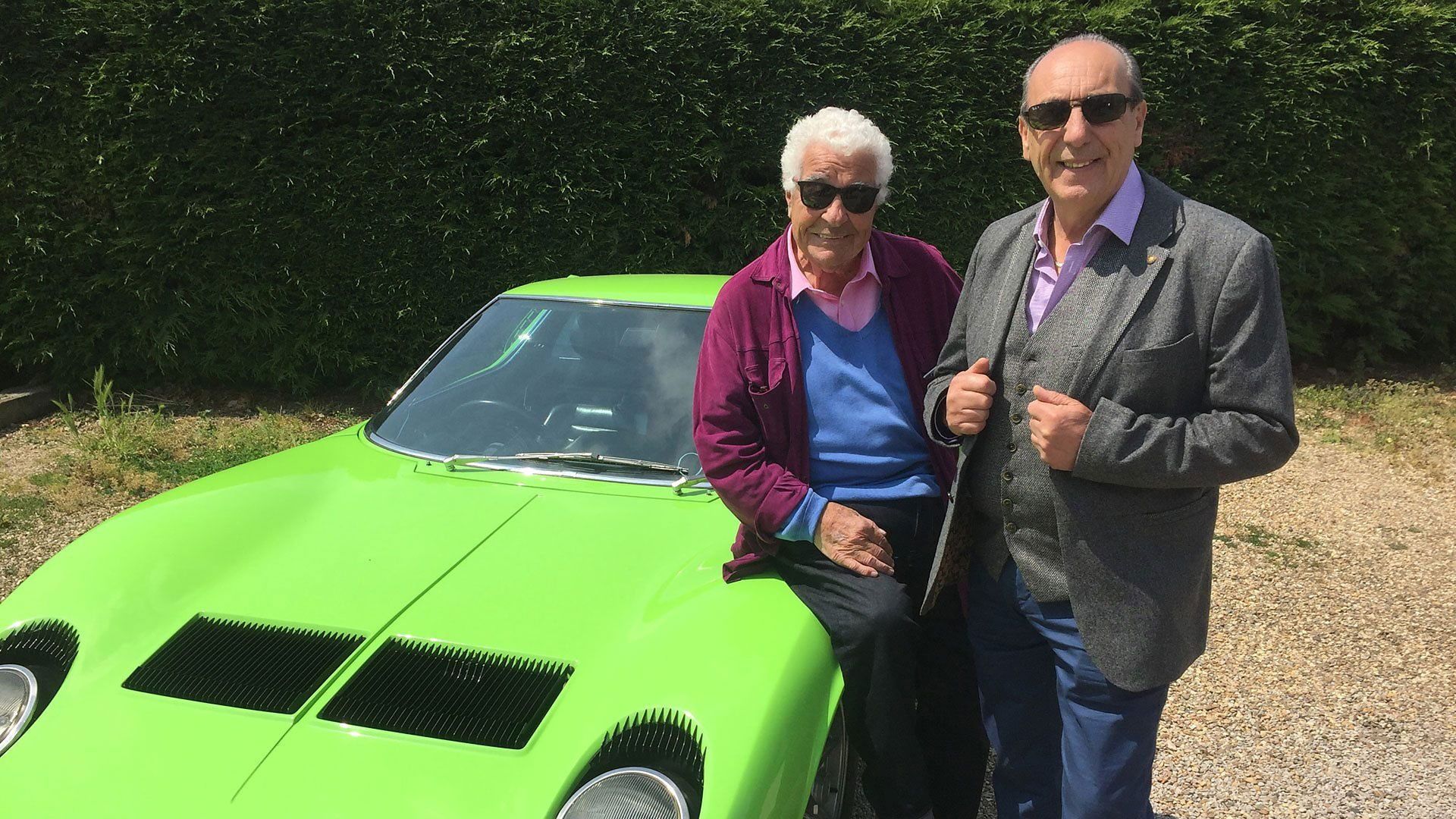 Celebrity Antiques Road Trip background