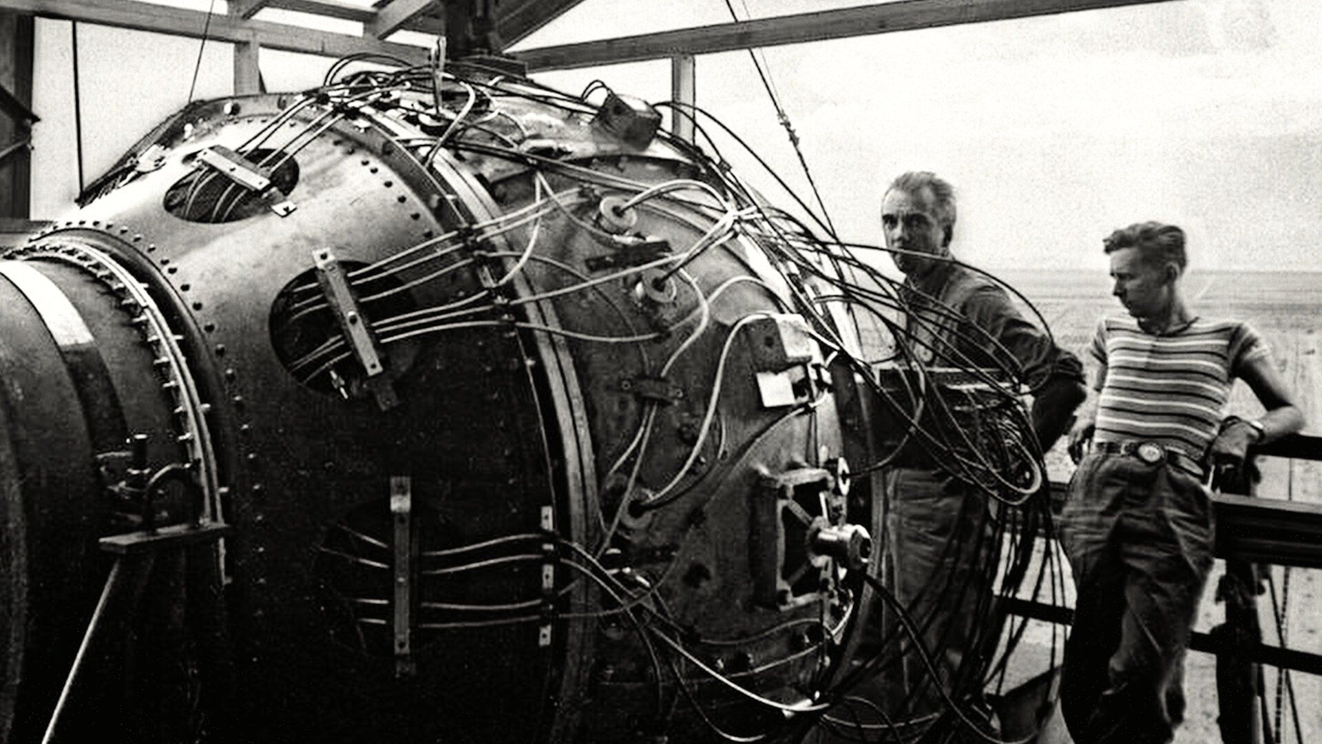 Turning Point: The Bomb and the Cold War background