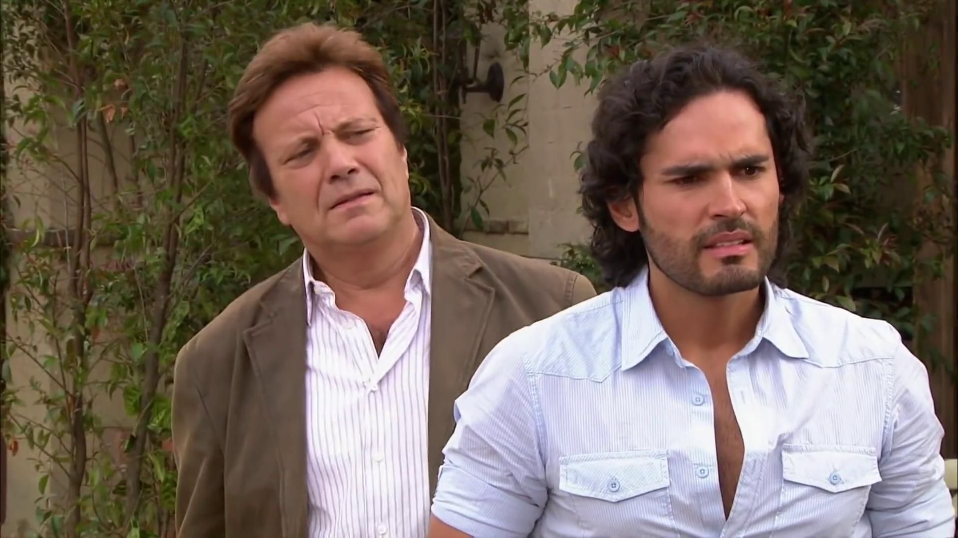 Los Herederos del Monte background