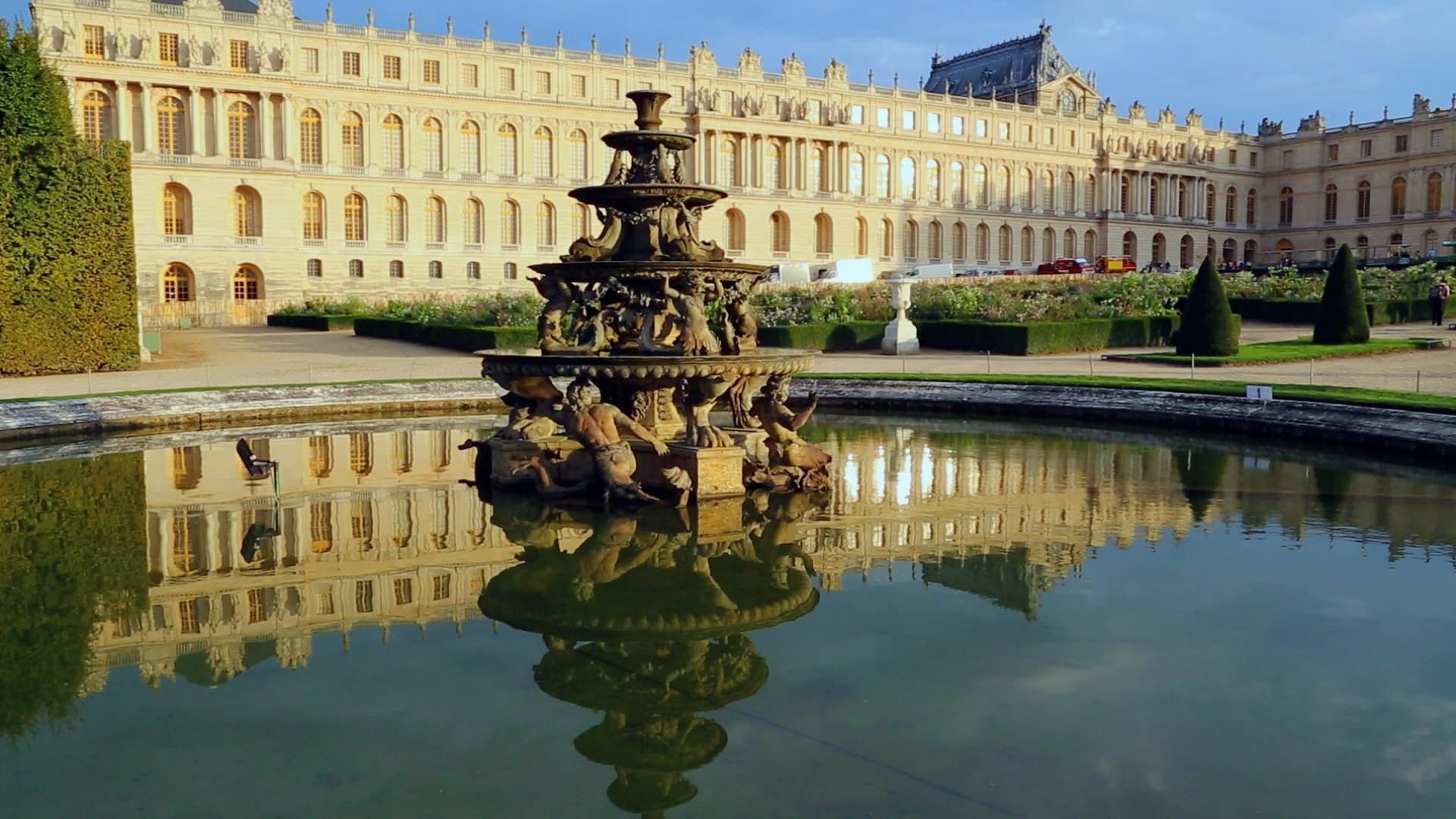 History's Crazy Rich Ancients background