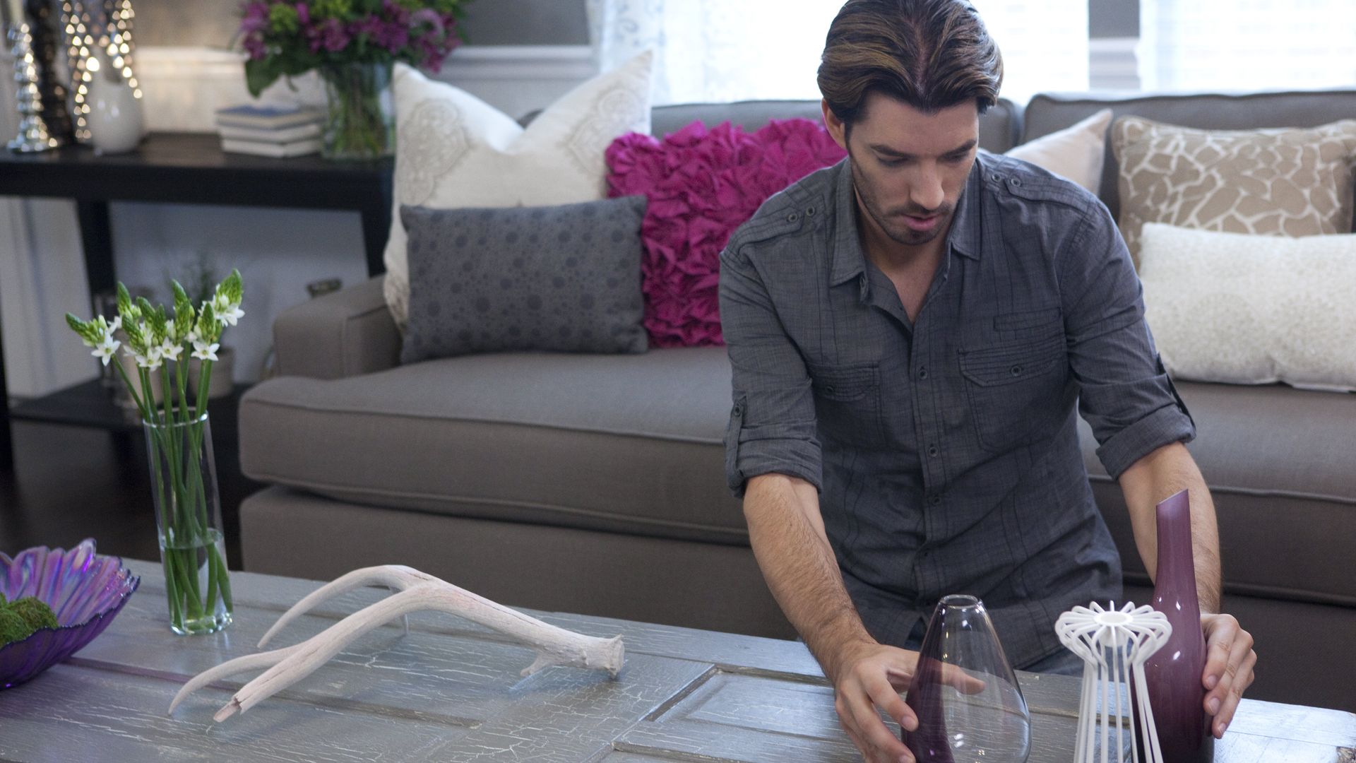 Property Brothers - Buying + Selling background
