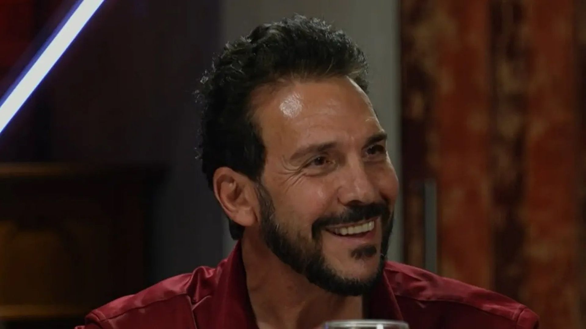 First Dates background