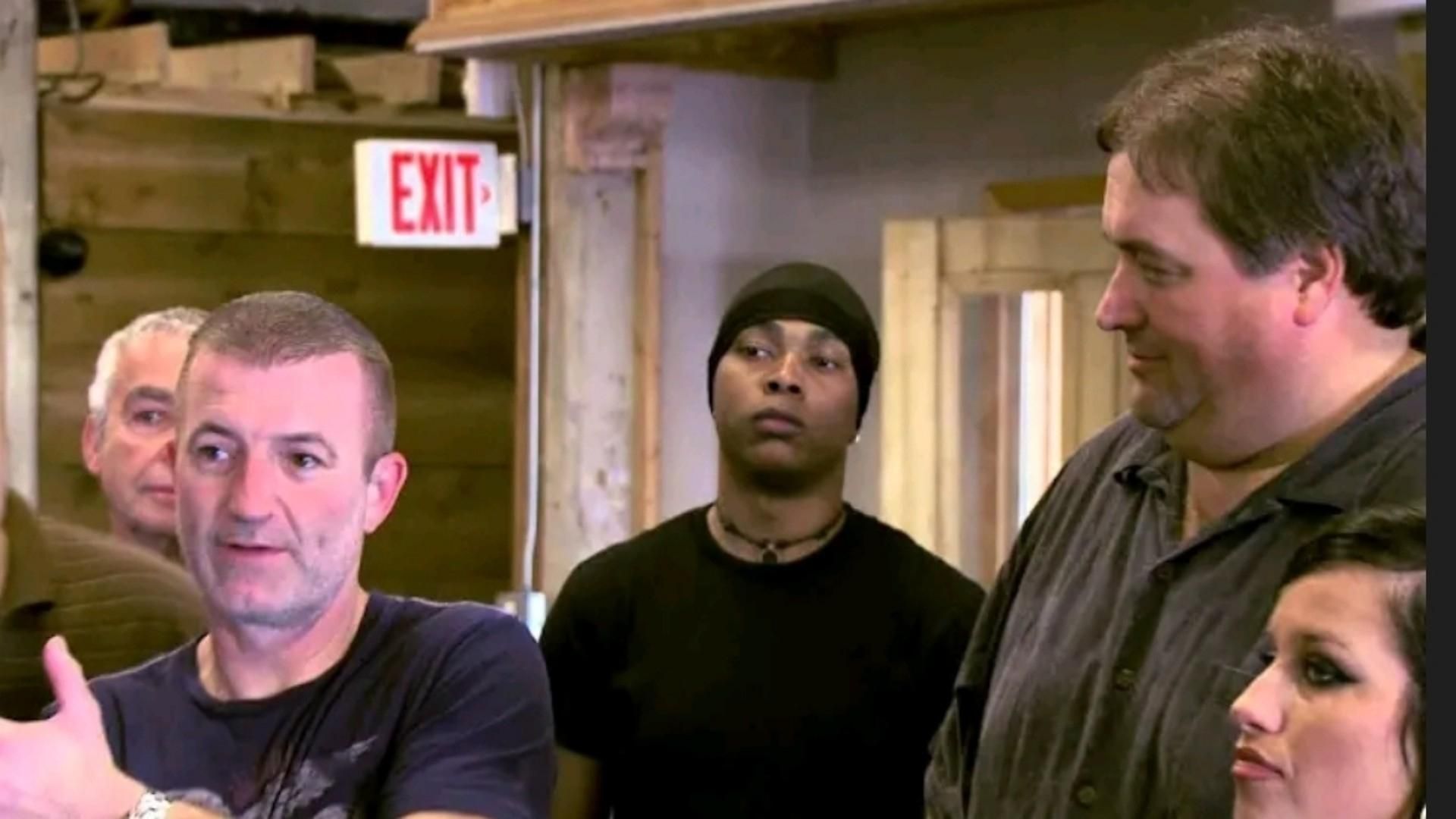 Storage Hunters background