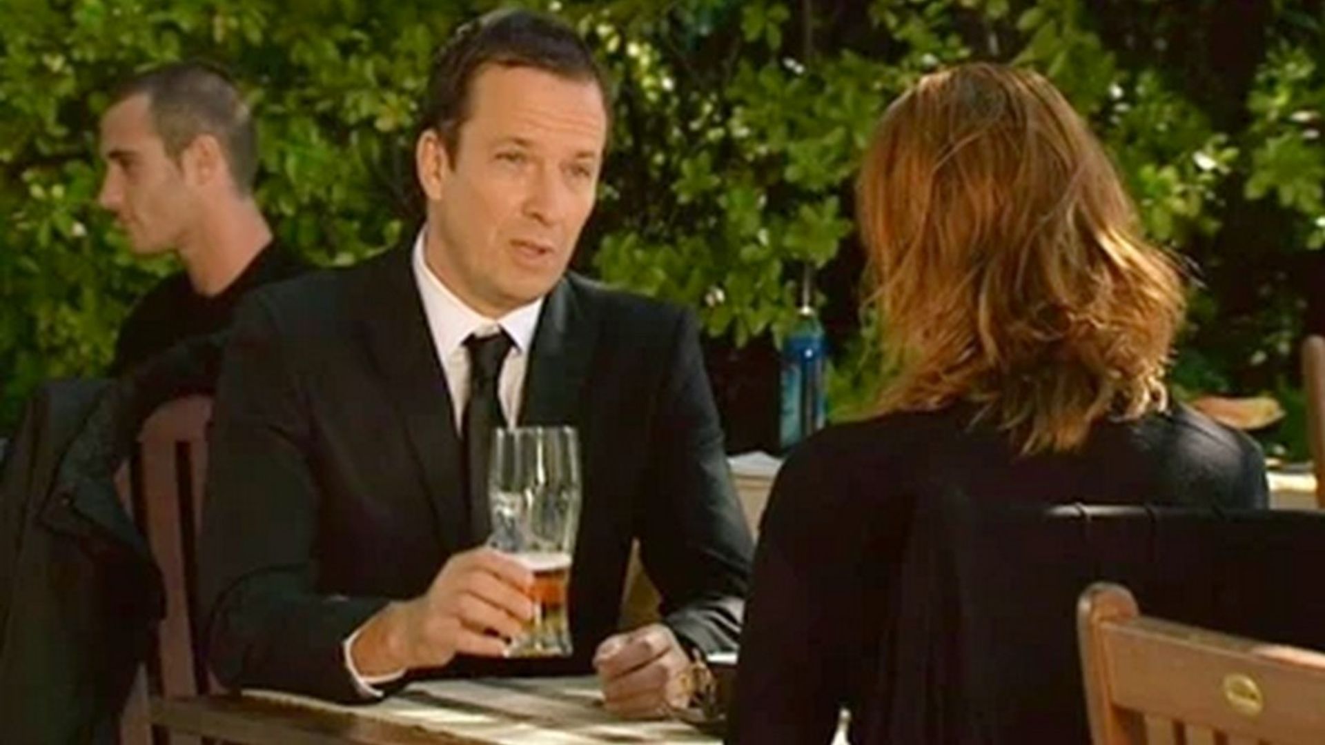 Plus belle la vie background