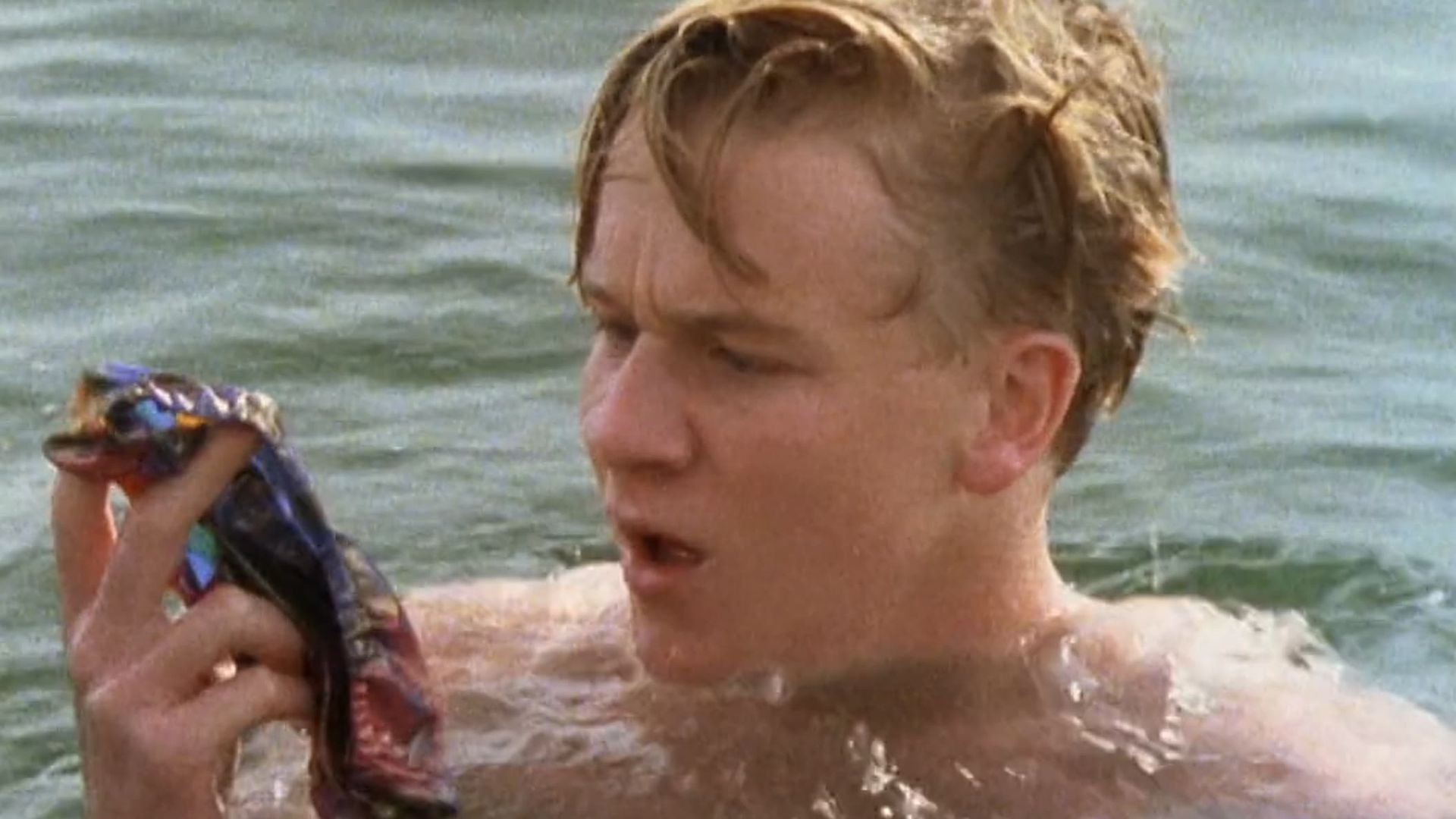 Round the Twist background