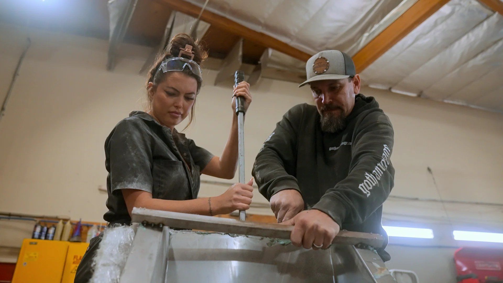 Car Masters: Rust to Riches background