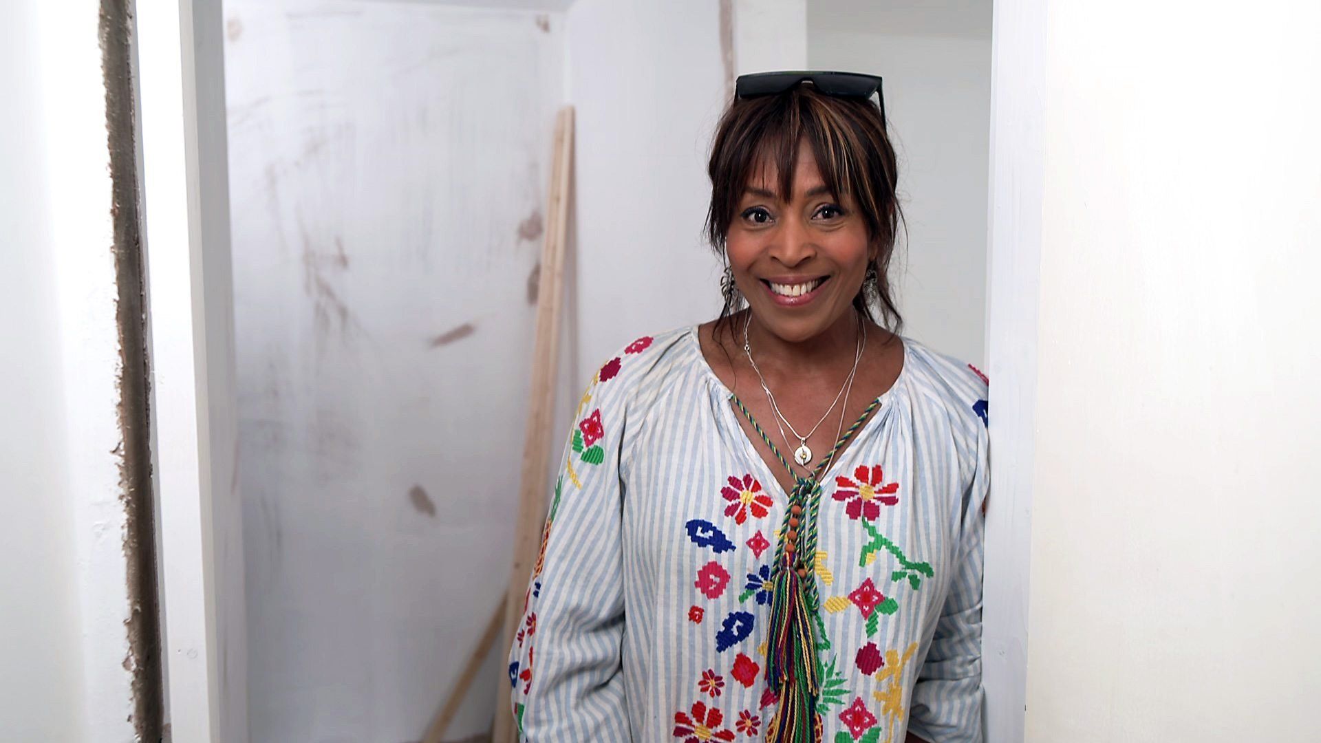 Homes Under the Hammer background