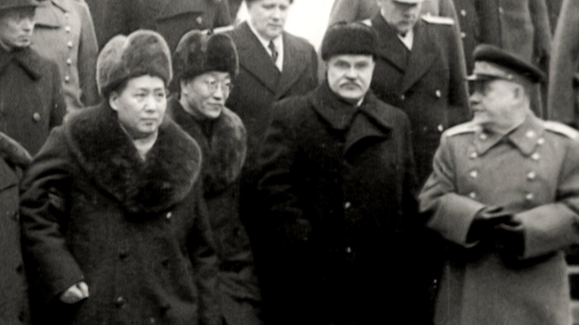 Turning Point: The Bomb and the Cold War background