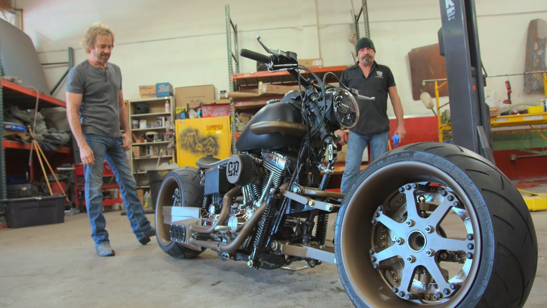 Car Masters: Rust to Riches background