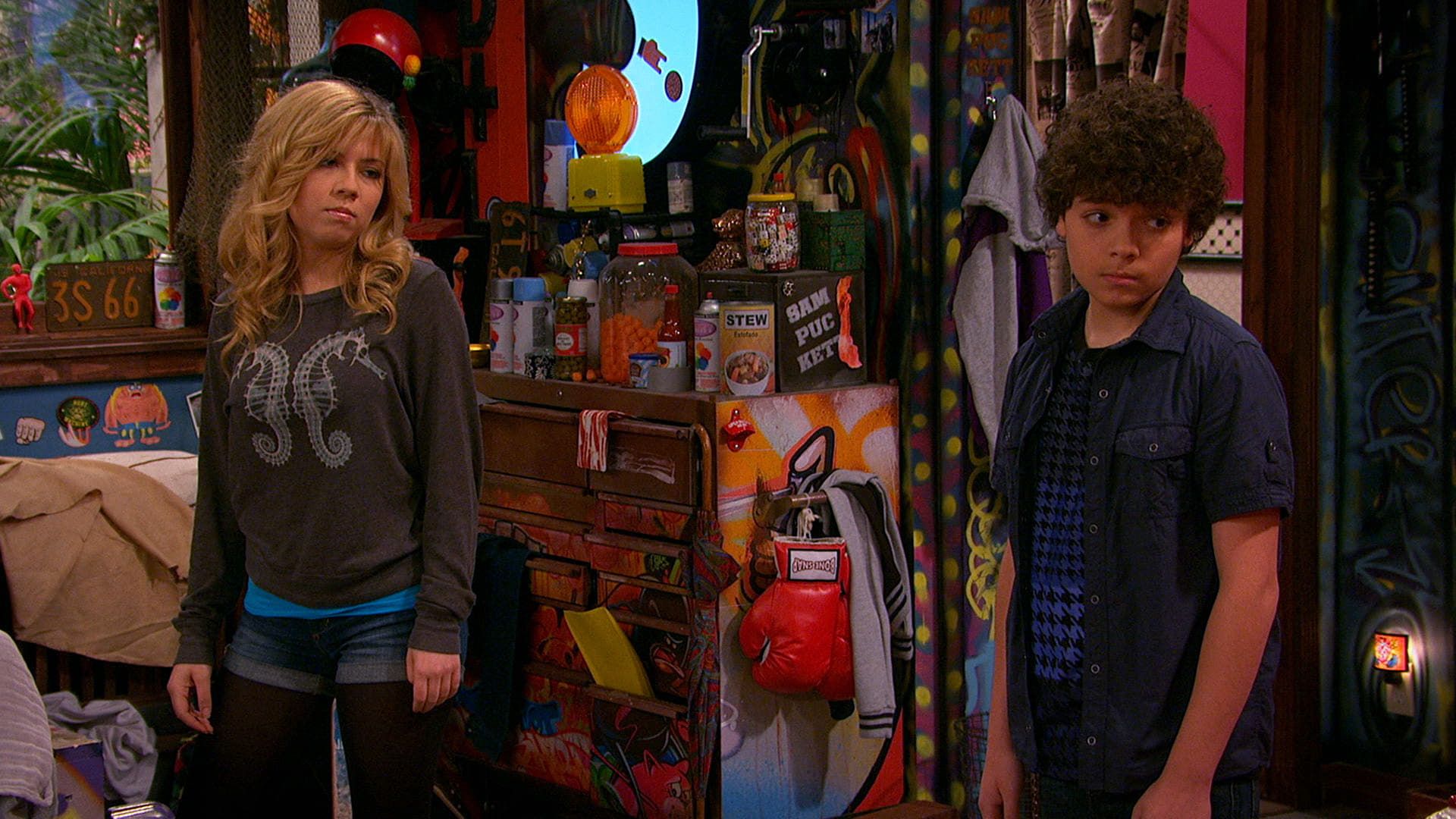 Sam & Cat background