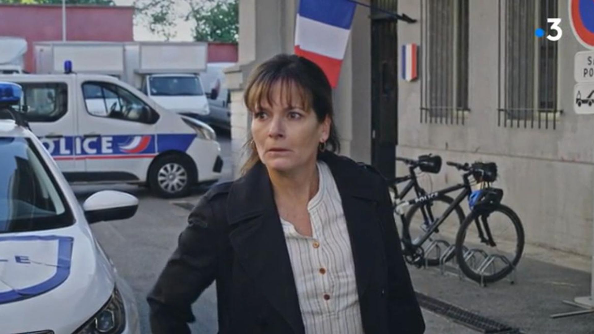 Plus belle la vie background