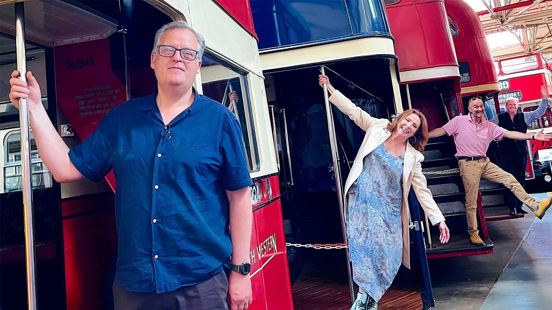 Celebrity Antiques Road Trip background