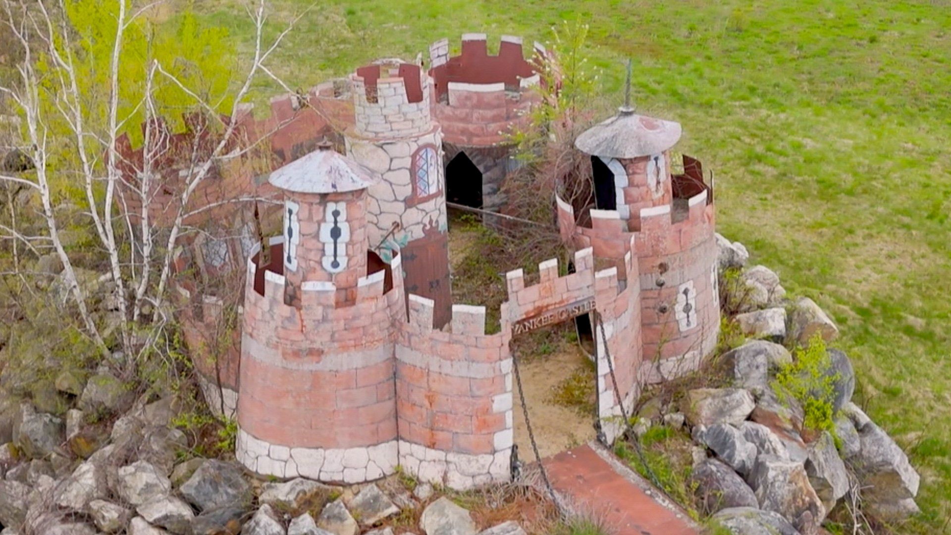 Mysteries of the Abandoned: Hidden America background