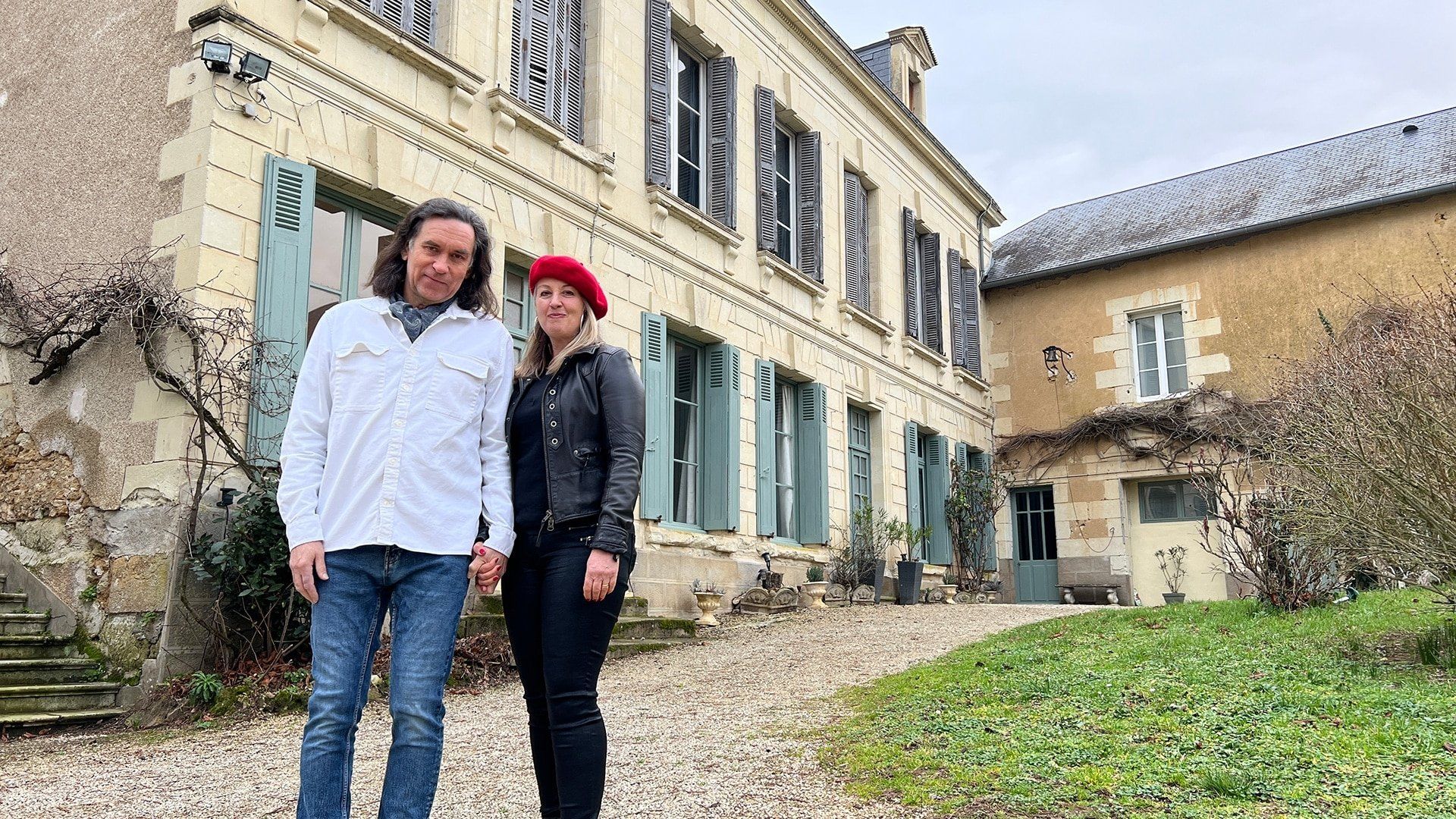 Chateau DIY background