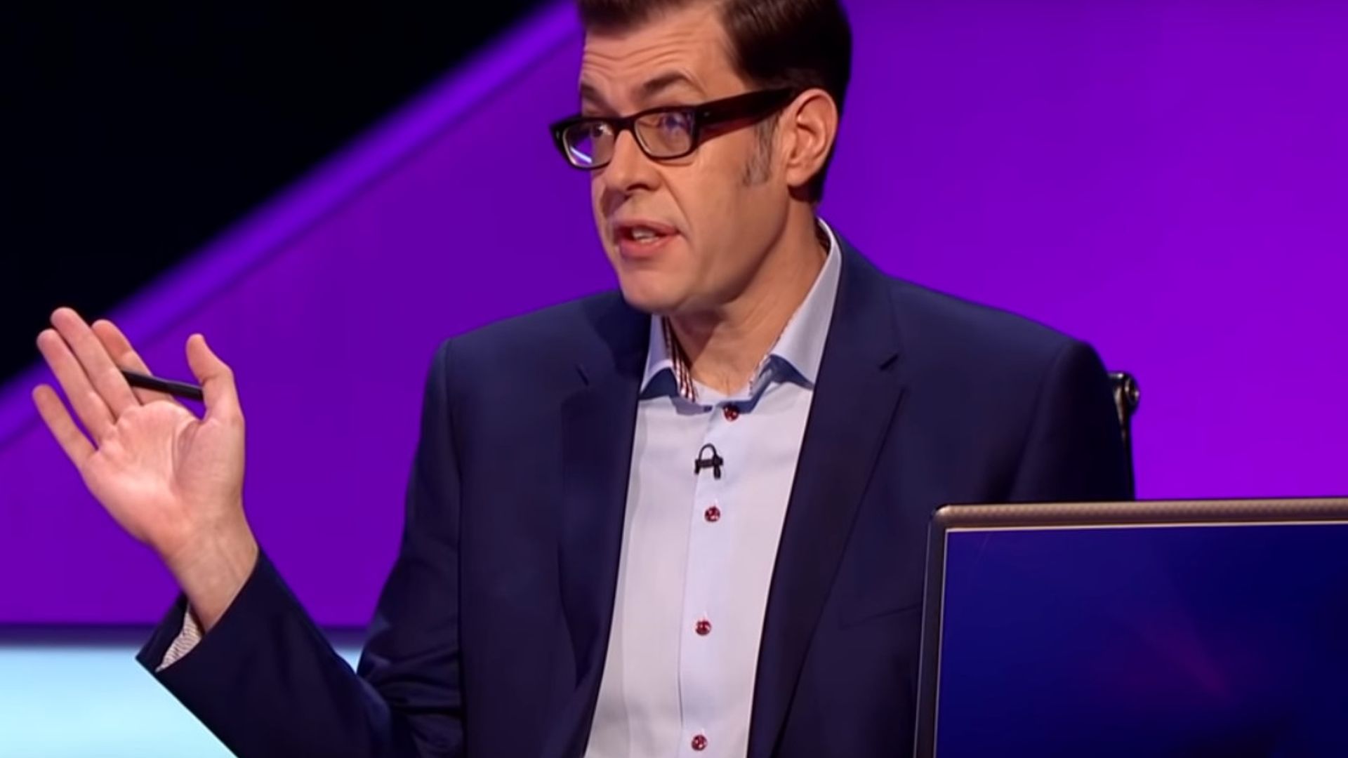 Pointless Celebrities background
