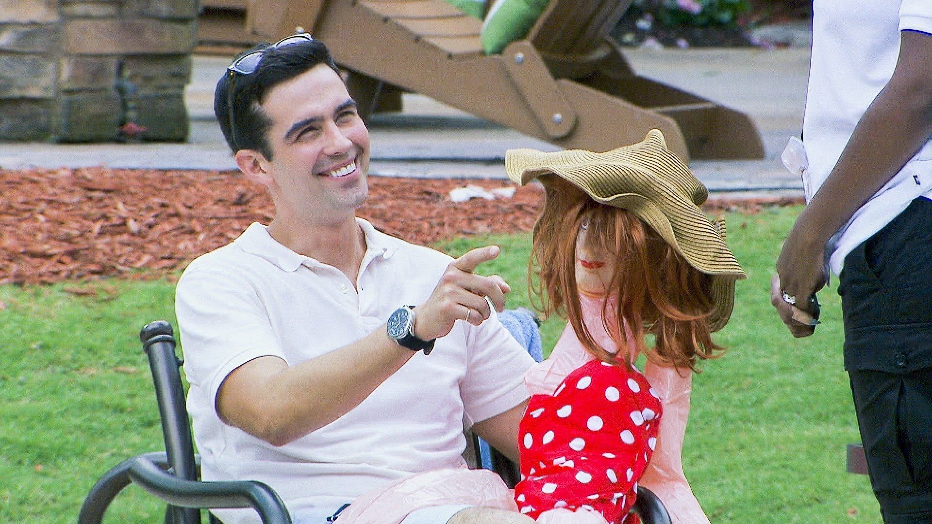 The Carbonaro Effect background