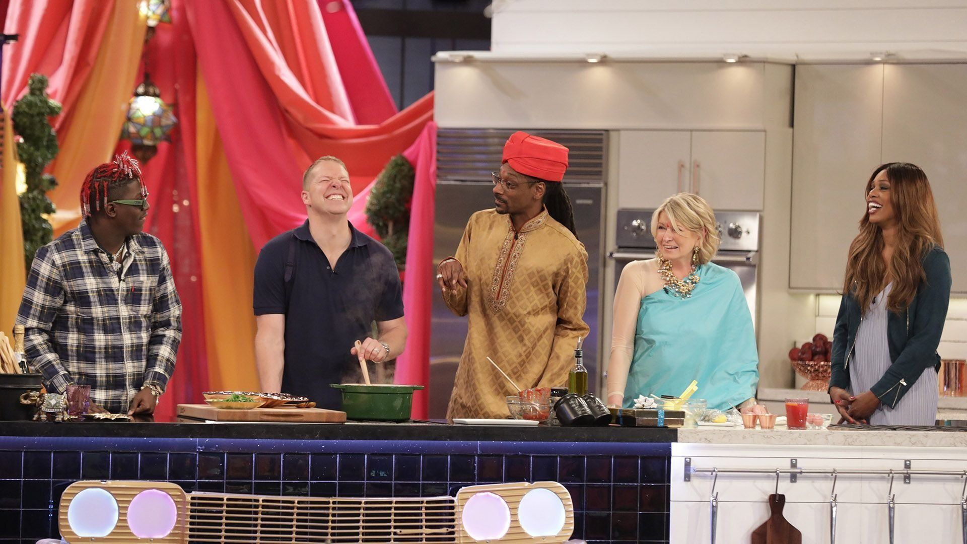 Martha & Snoop's Potluck Party Challenge background