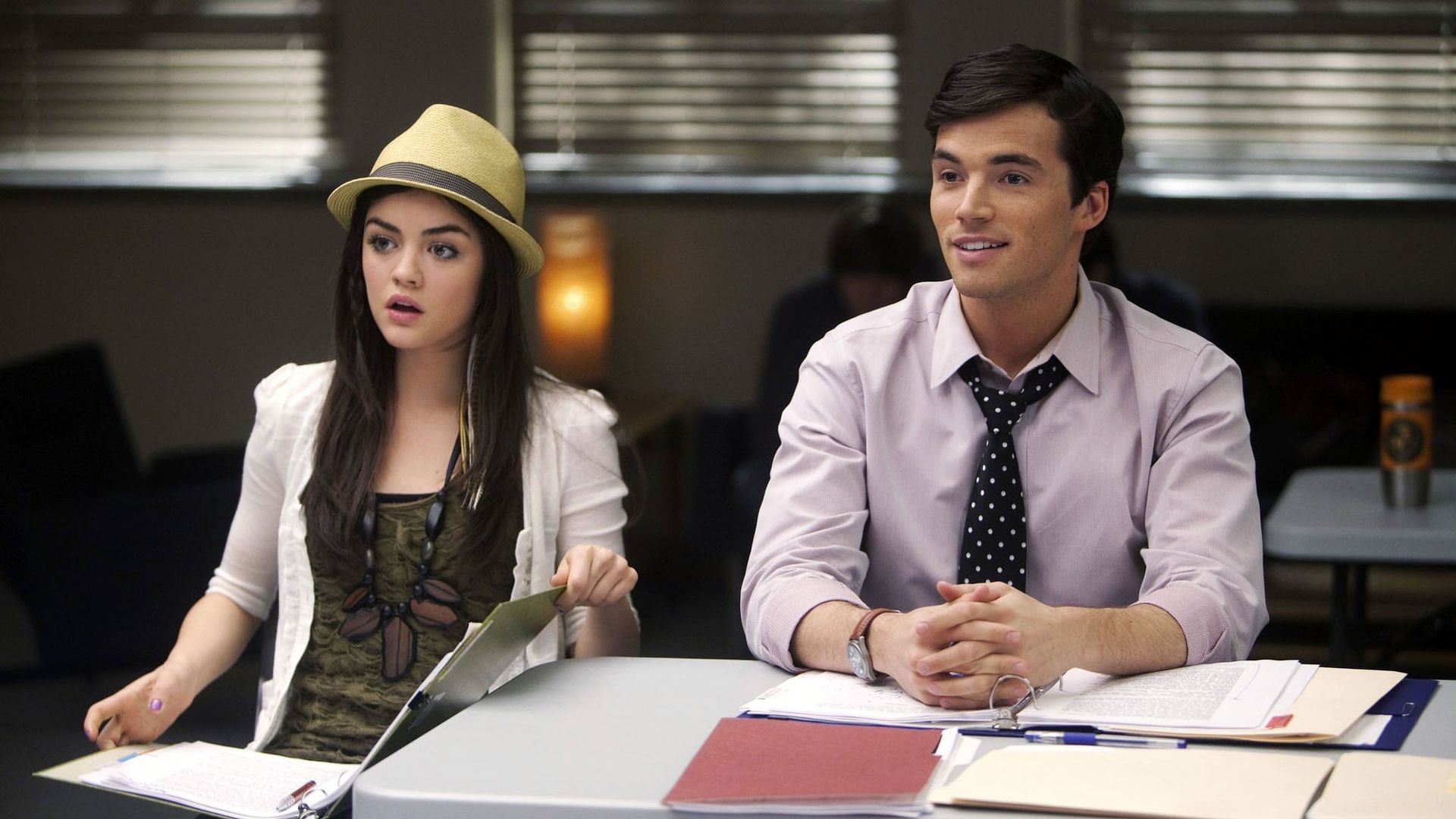 Pretty Little Liars background