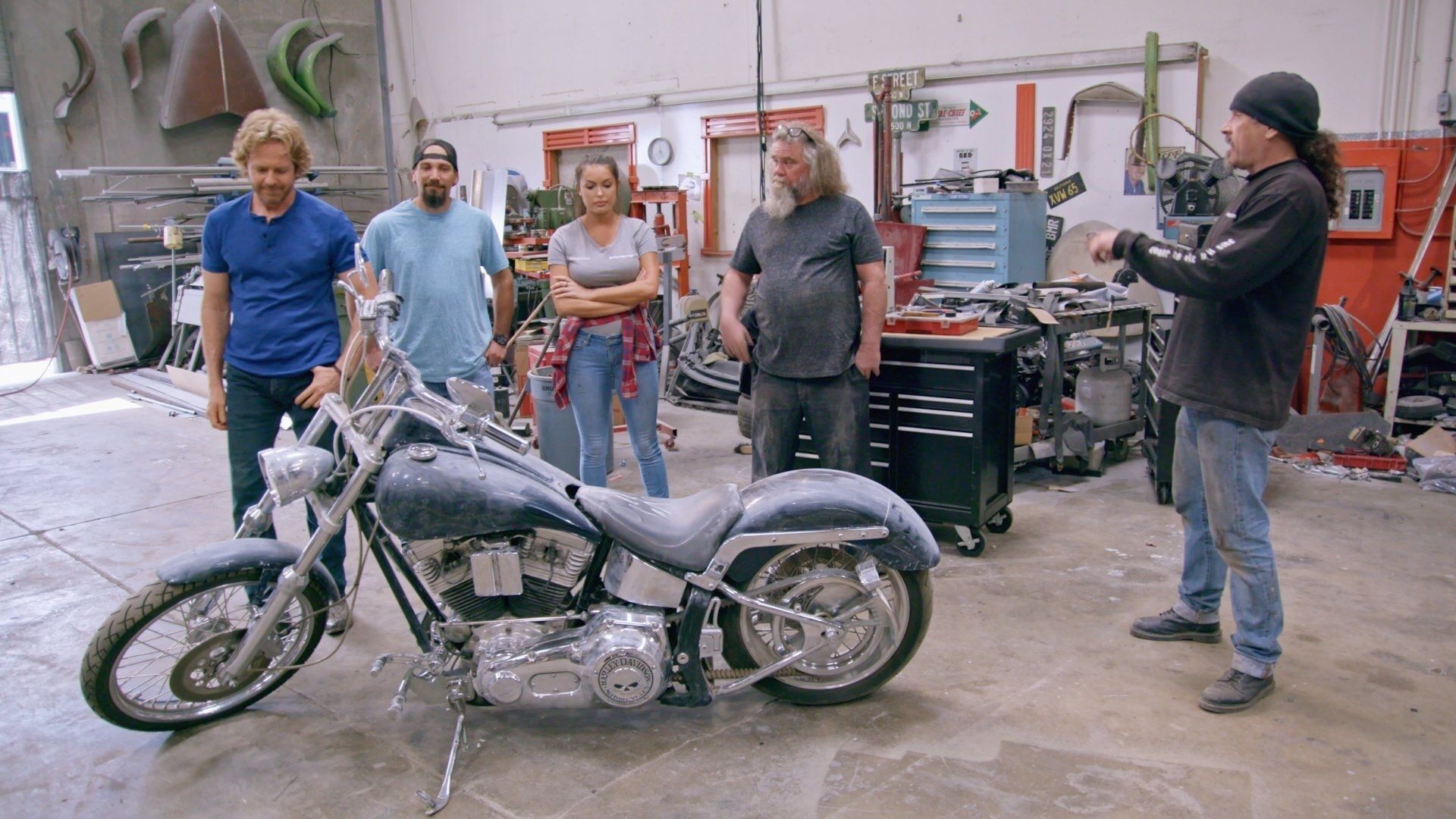 Car Masters: Rust to Riches background