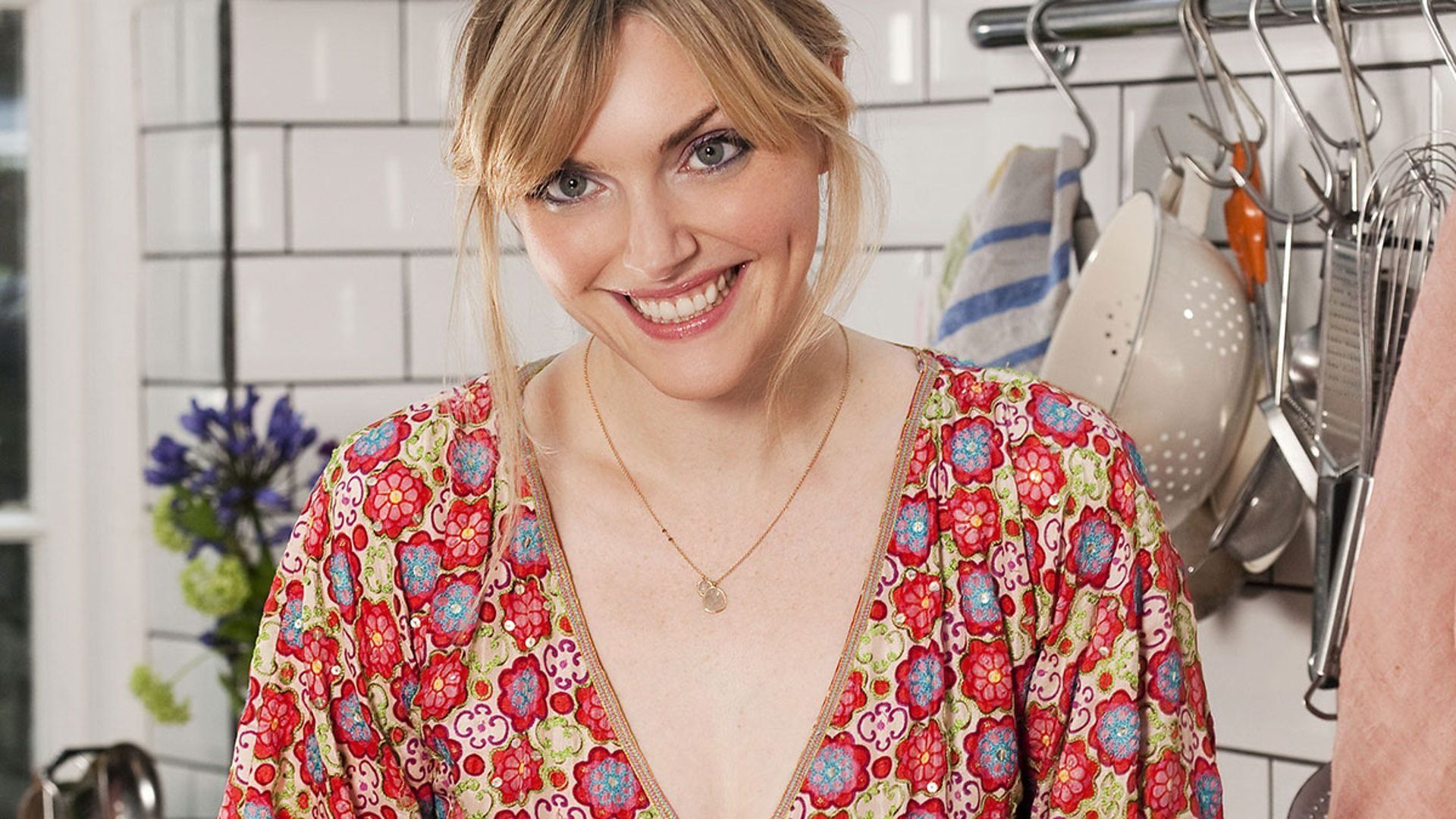 The Delicious Miss Dahl background