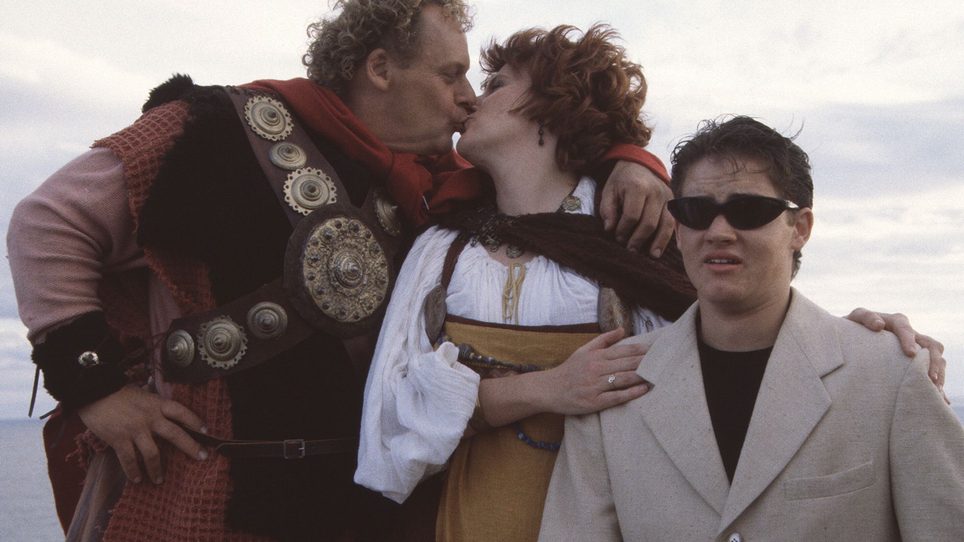 Round the Twist background