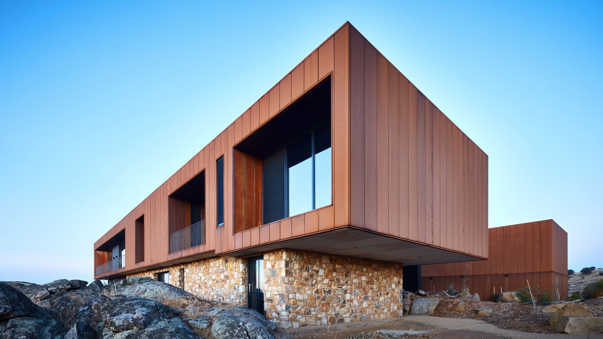 Grand Designs: Unbelievable Builds background