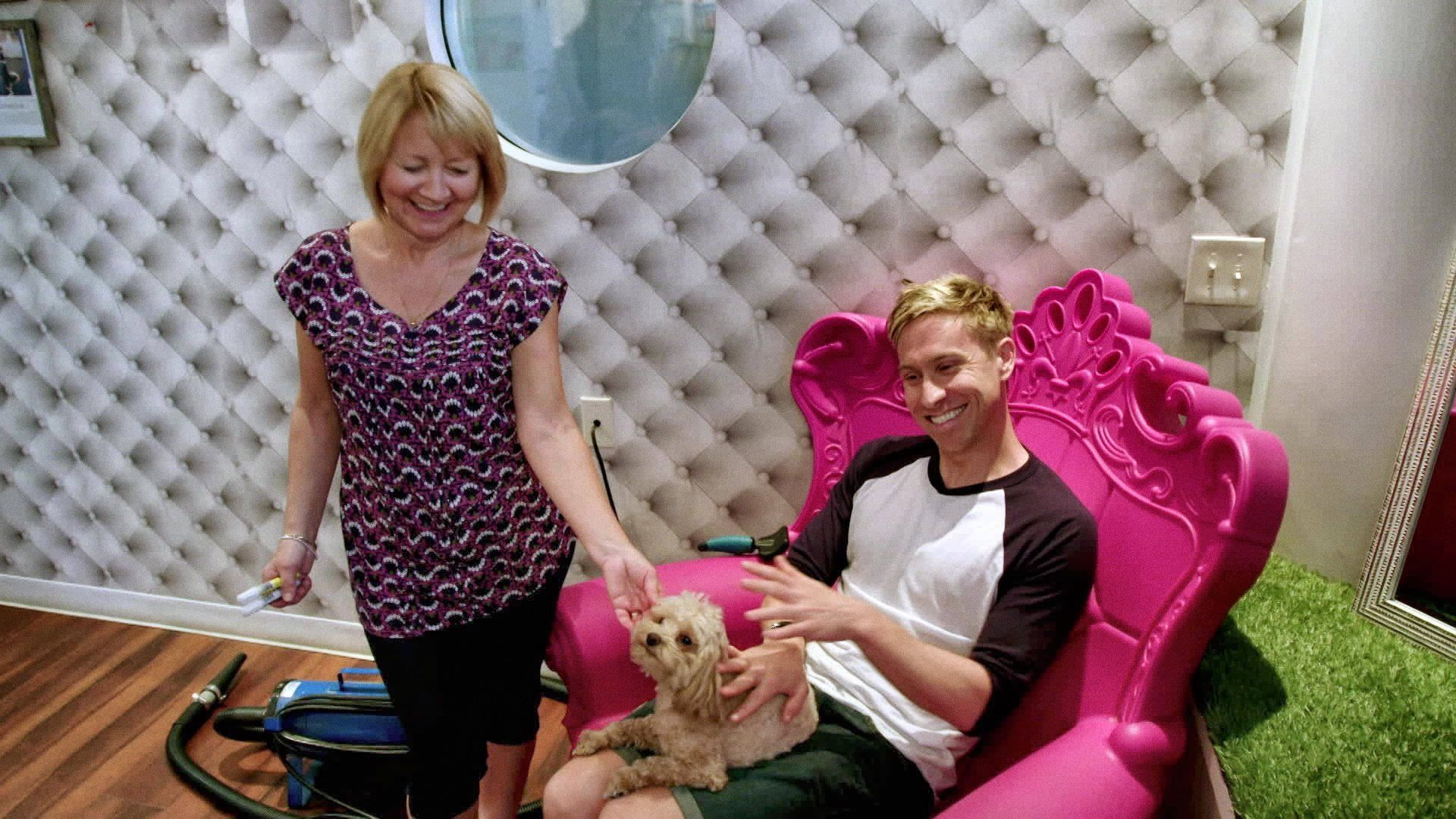 Russell Howard & Mum: USA Road Trip background