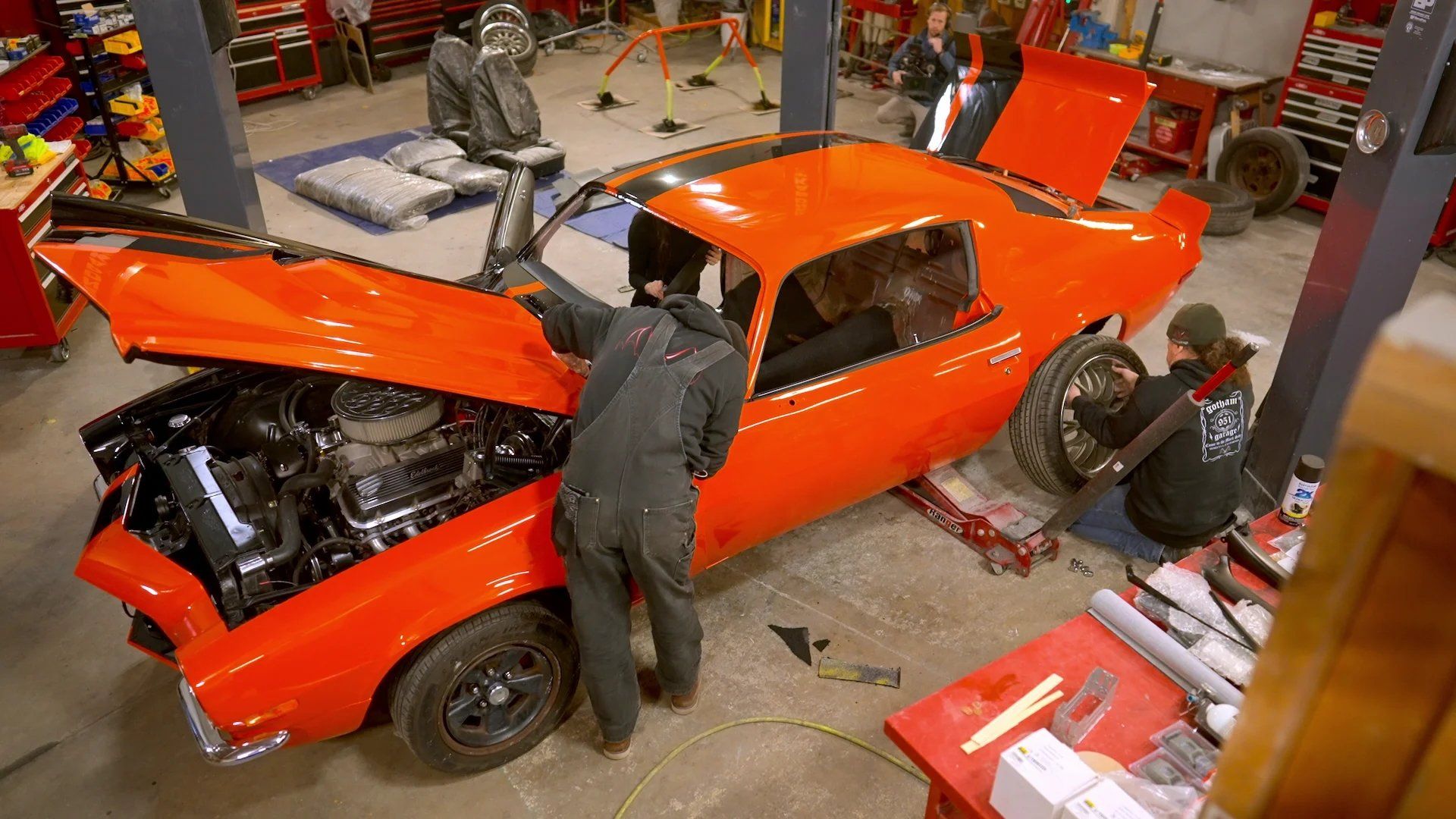 Car Masters: Rust to Riches background