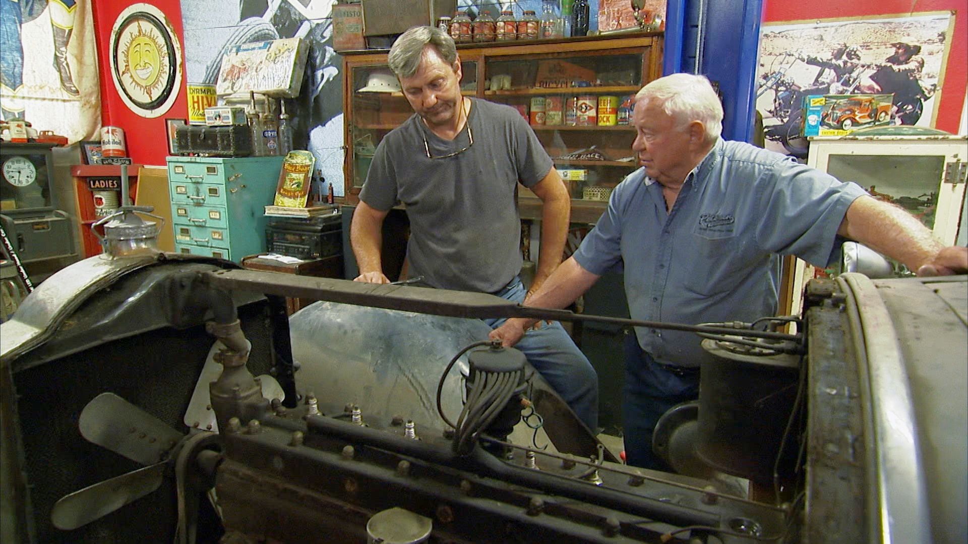 American Pickers: Best Of background