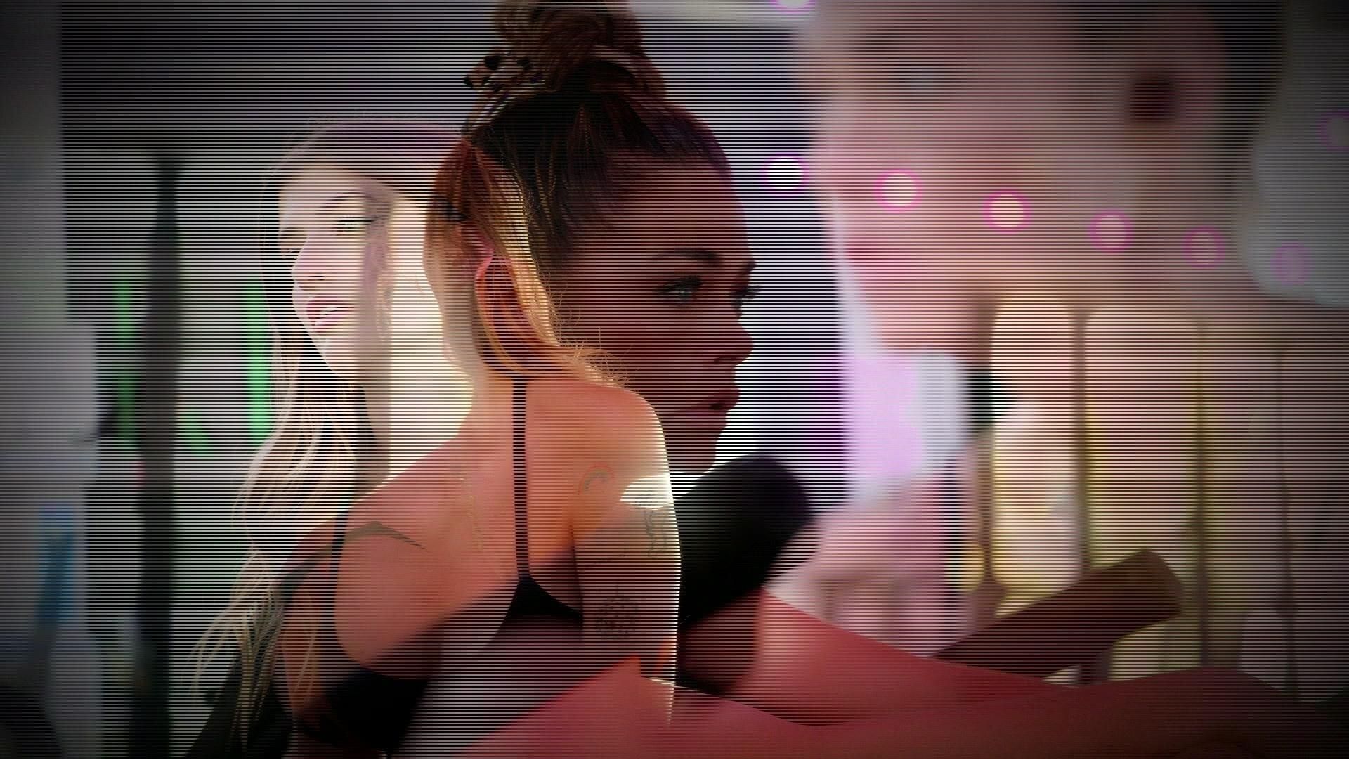 Denise Richards and Her Wild Things background